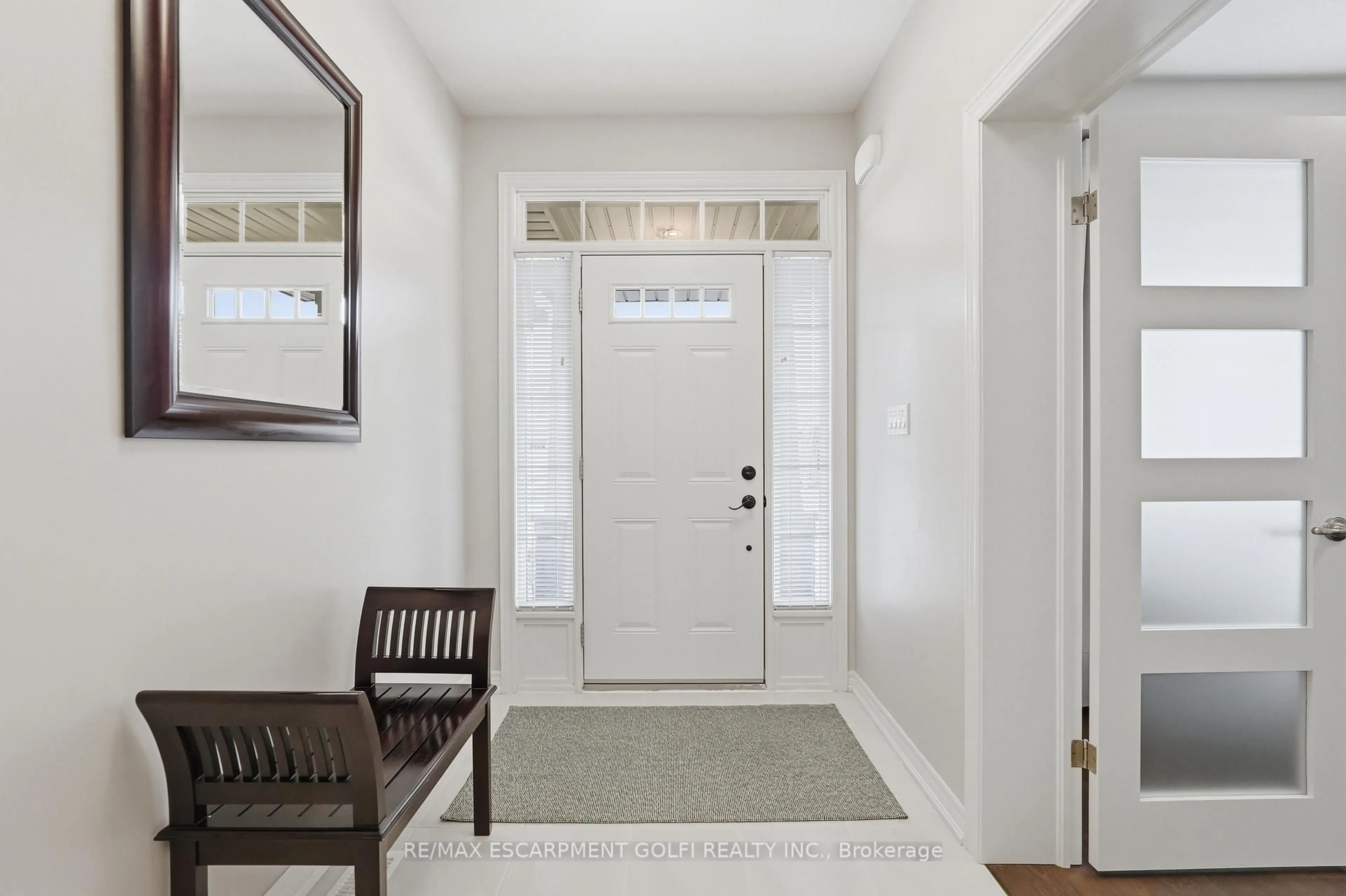 Indoor entryway for 94 Anastasia Blvd, West Lincoln Ontario L0R 2A0