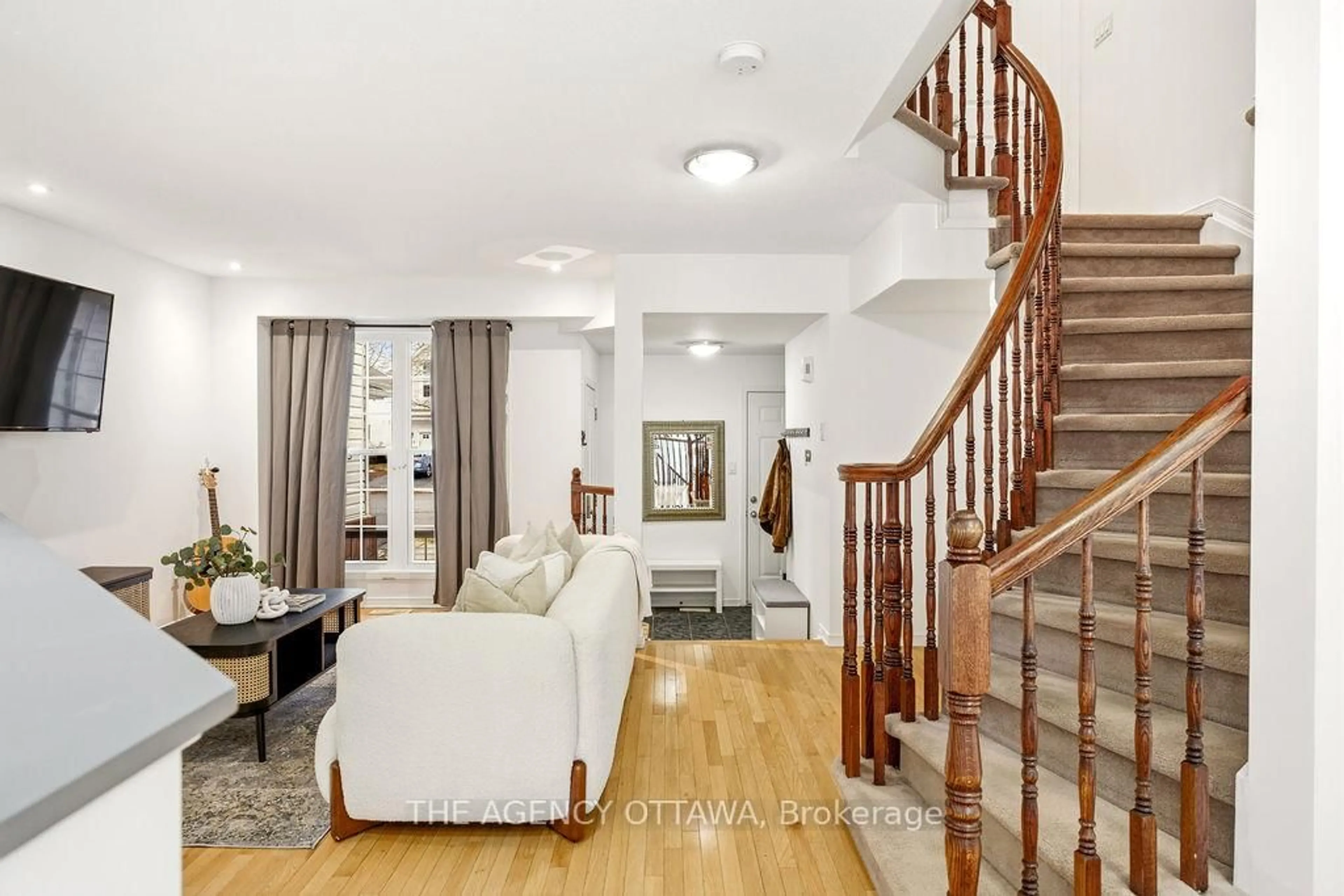 Unknown for 555 Aberfoyle Circ, Ottawa Ontario K2K 3R4