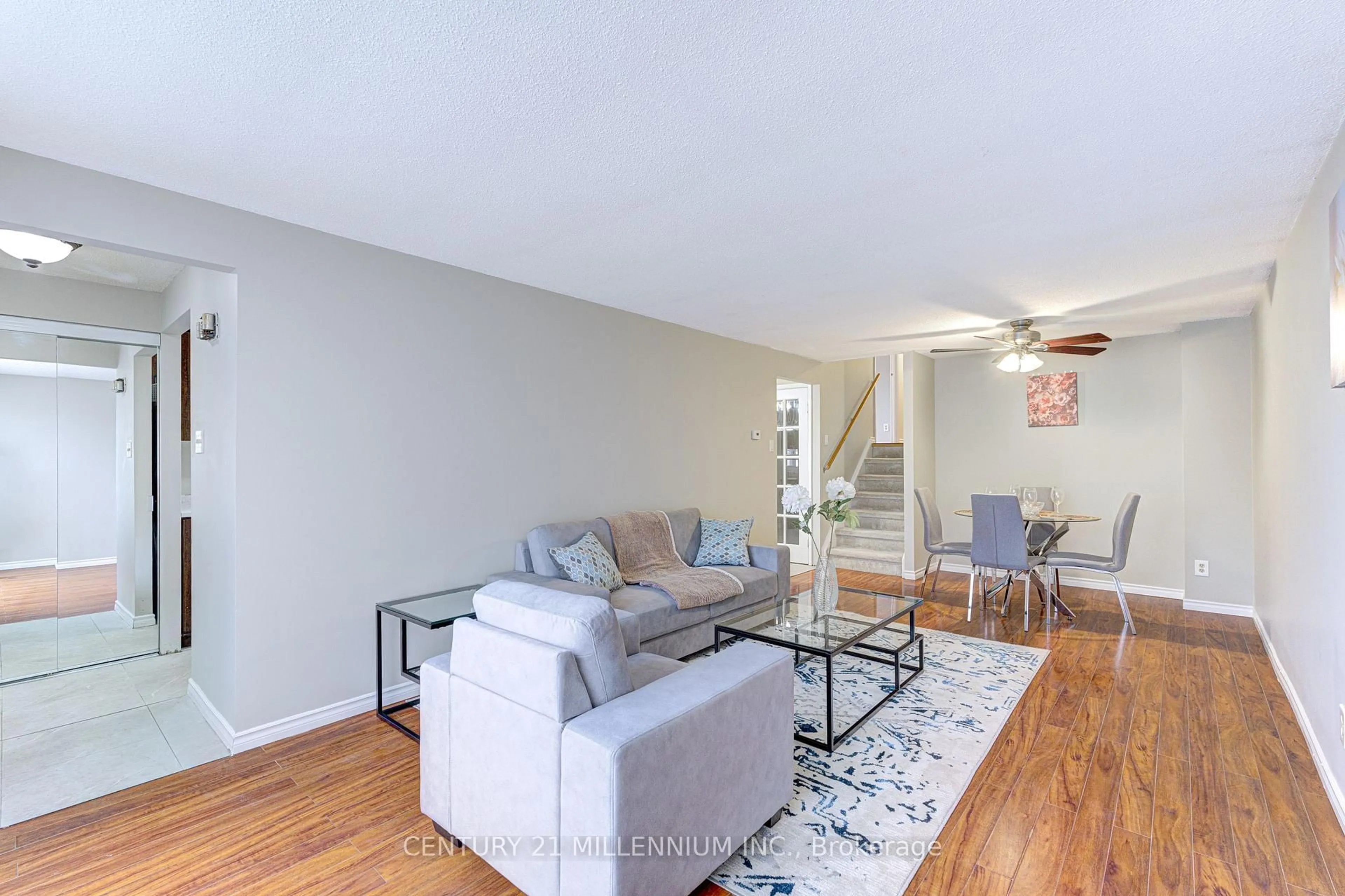 Living room with furniture, unknown for 15 Northview Heights Dr, Cambridge Ontario N1R 6Z9