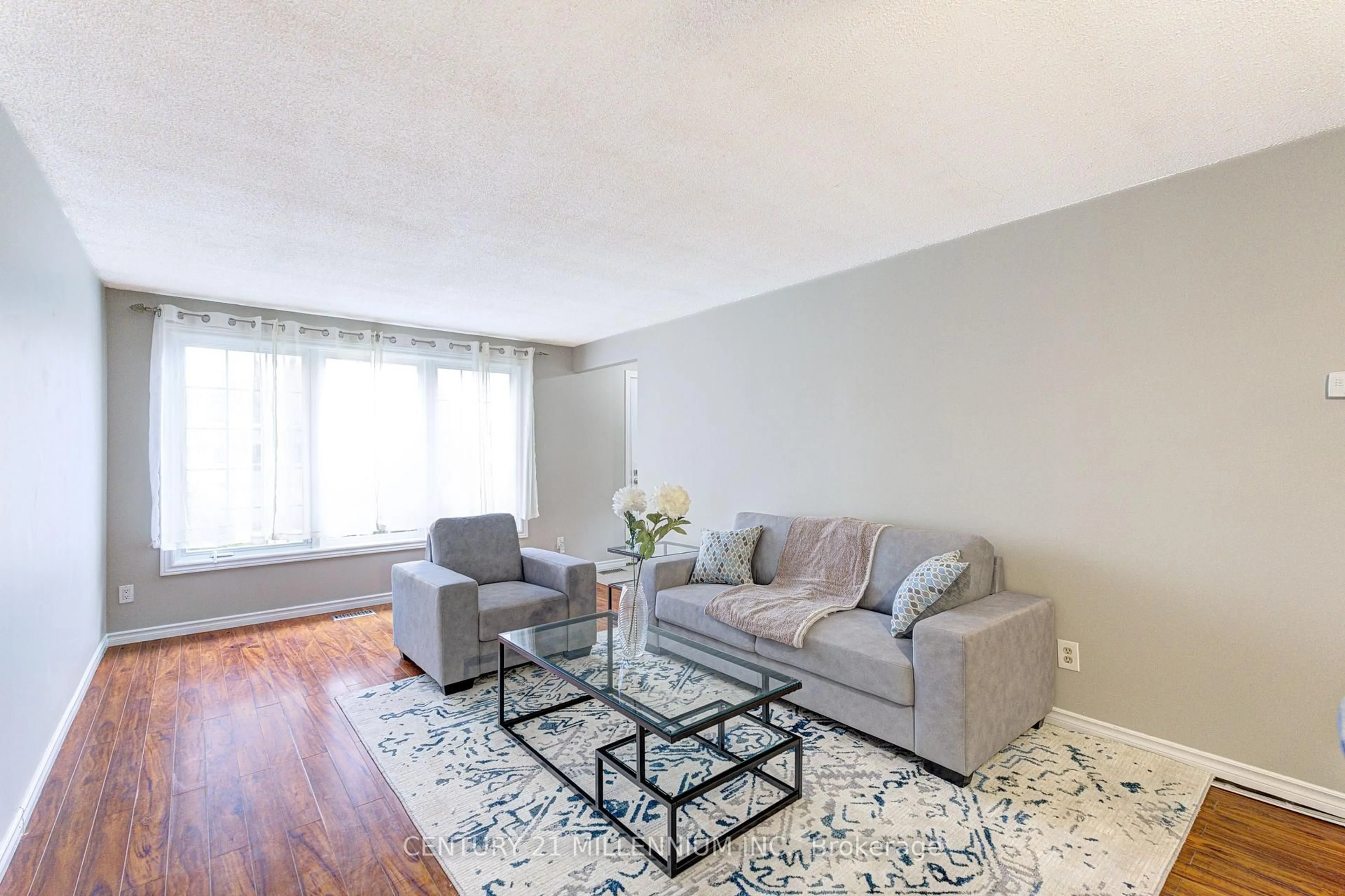 Living room with furniture, unknown for 15 Northview Heights Dr, Cambridge Ontario N1R 6Z9