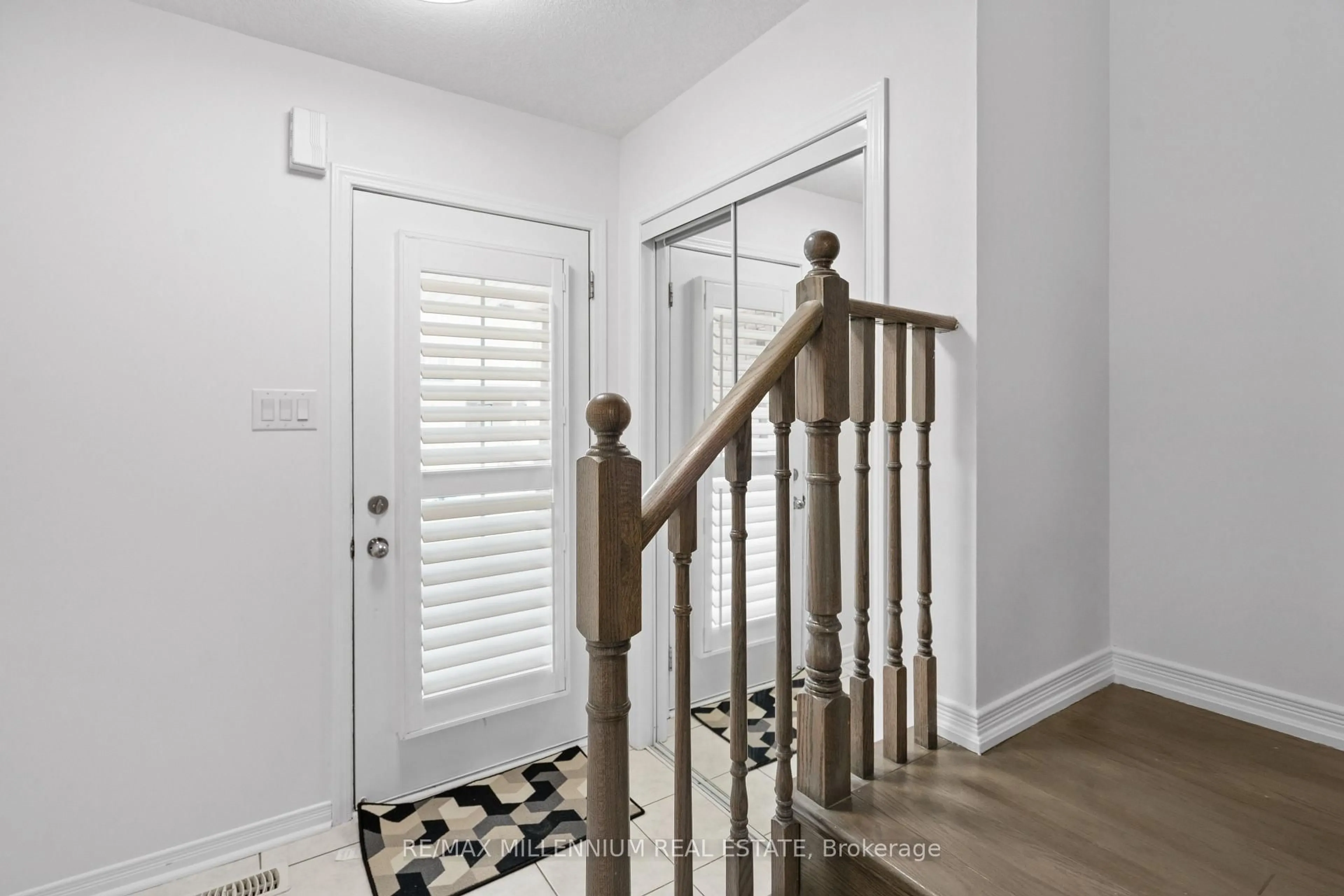 Indoor entryway for 29 Cole Cres, Brantford Ontario N3T 0P4