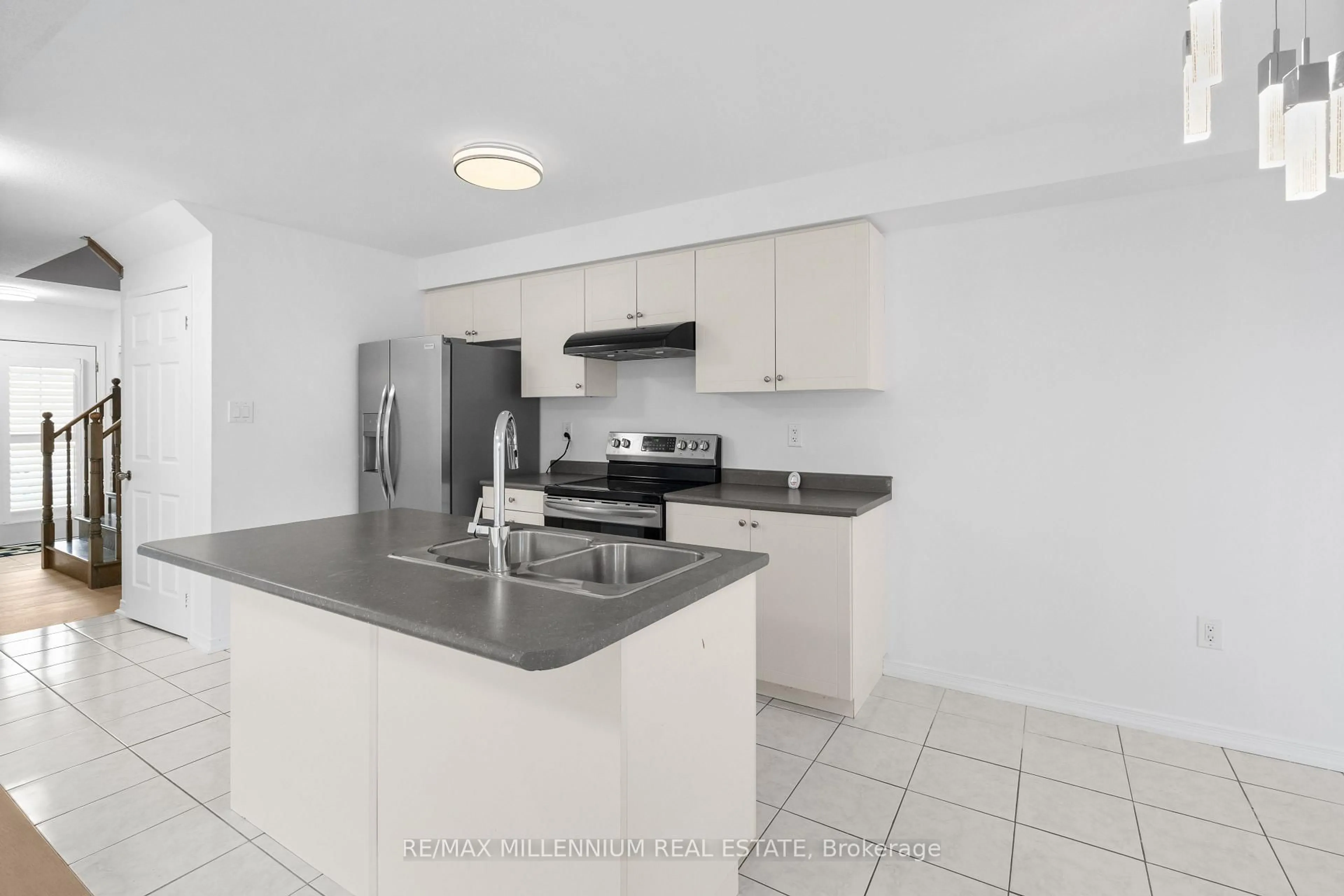 Standard kitchen, unknown for 29 Cole Cres, Brantford Ontario N3T 0P4