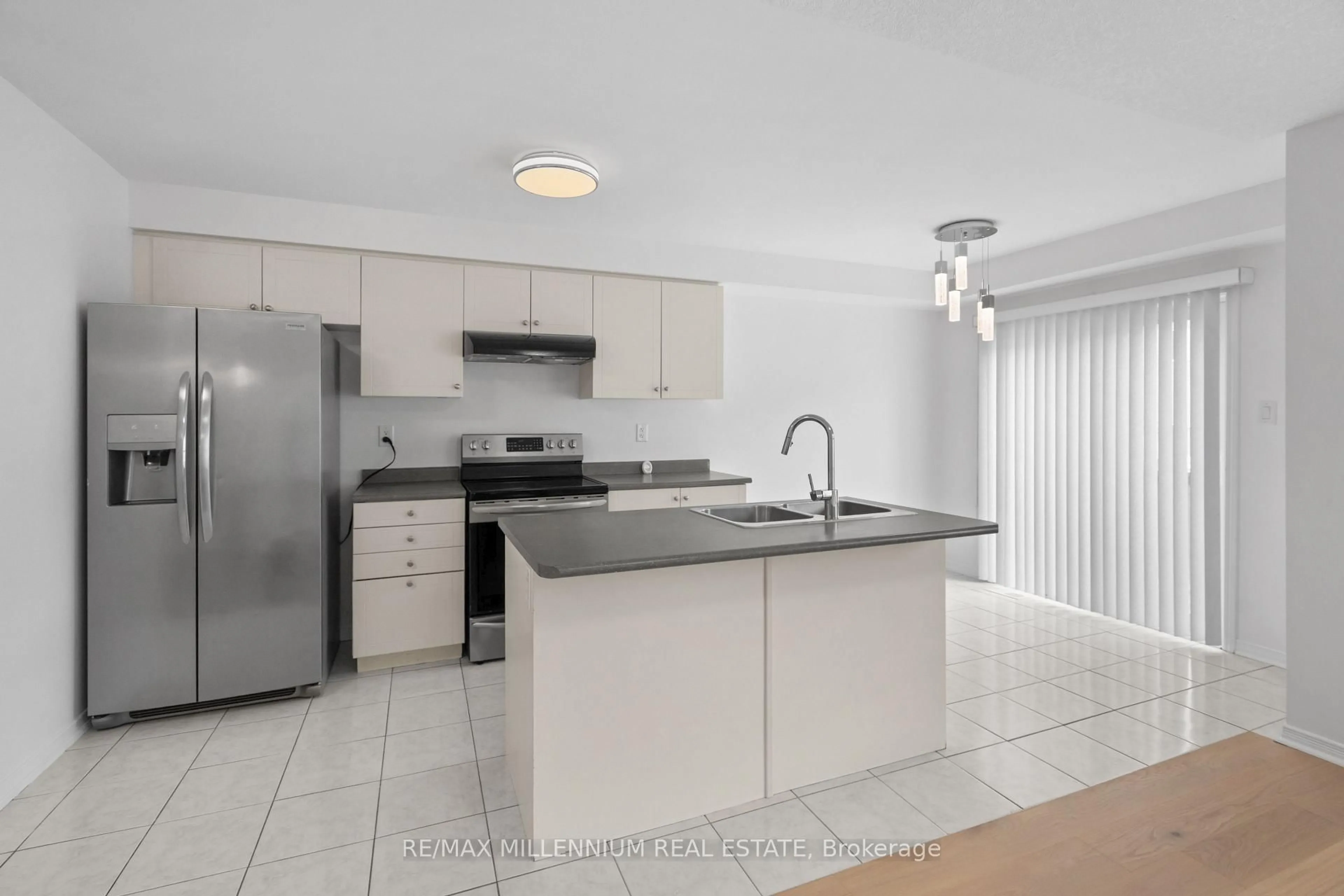 Standard kitchen, unknown for 29 Cole Cres, Brantford Ontario N3T 0P4