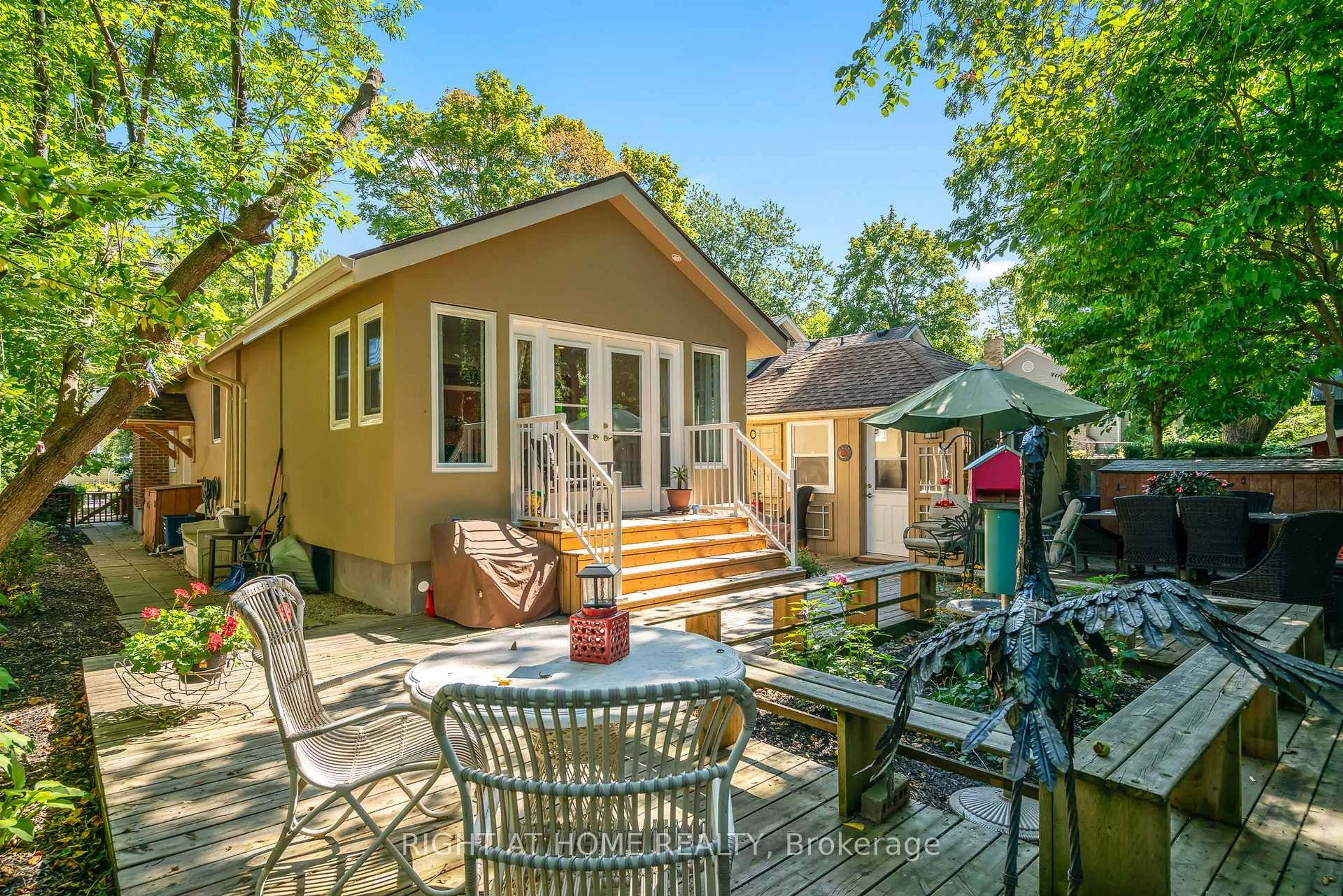 Patio, unknown for 267 Victoria St, Niagara-on-the-Lake Ontario L0S 1J0