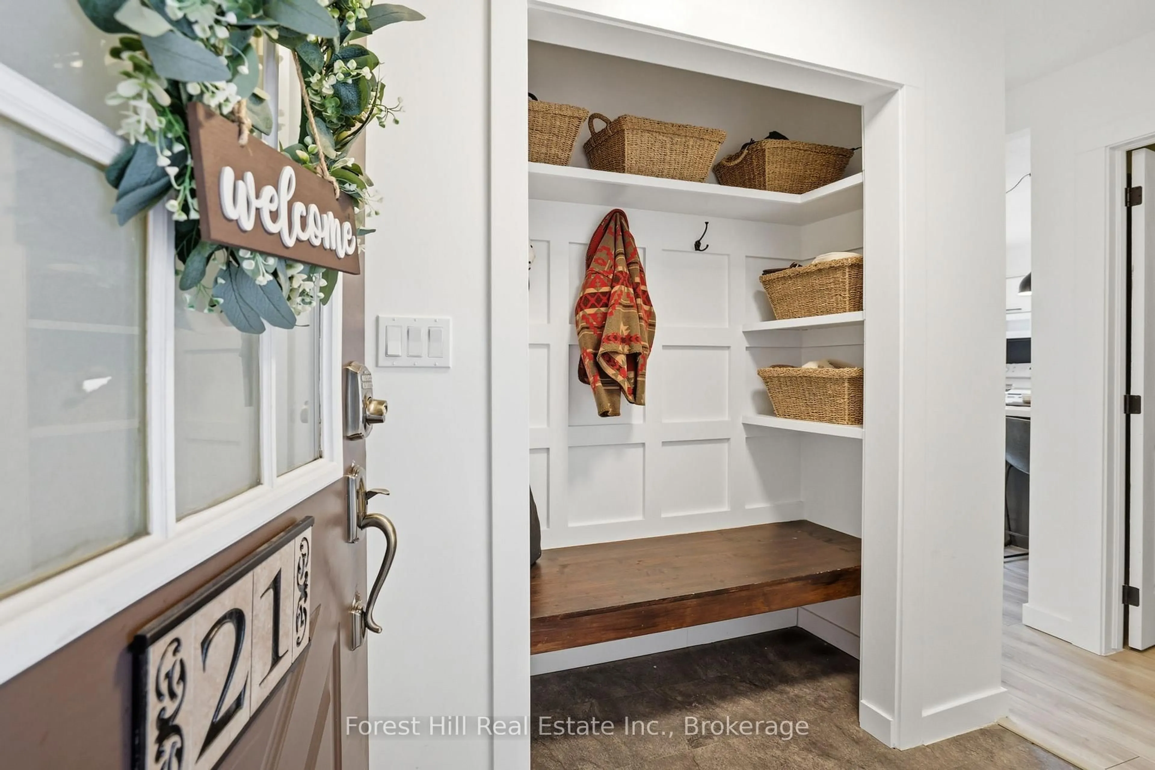 Indoor entryway for 56 Victoria St #21, Blue Mountains Ontario N0H 2P0