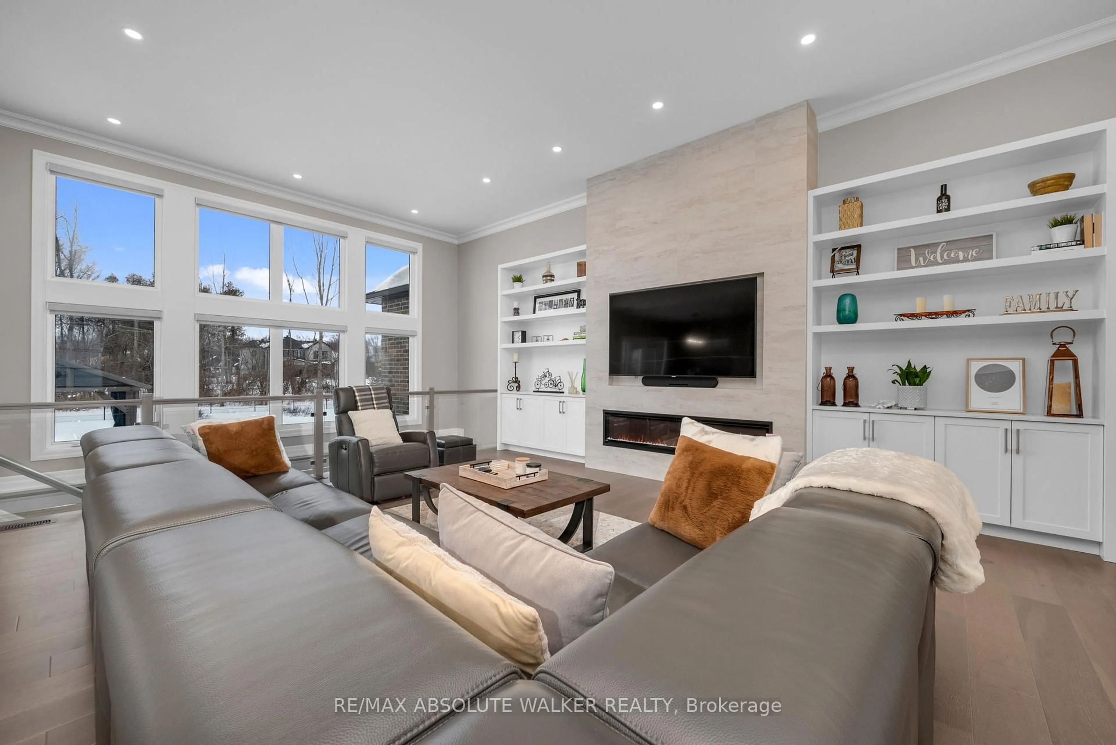 Living room with furniture, unknown for 700 Mcmanus Ave, Manotick Ontario K4M 0B2