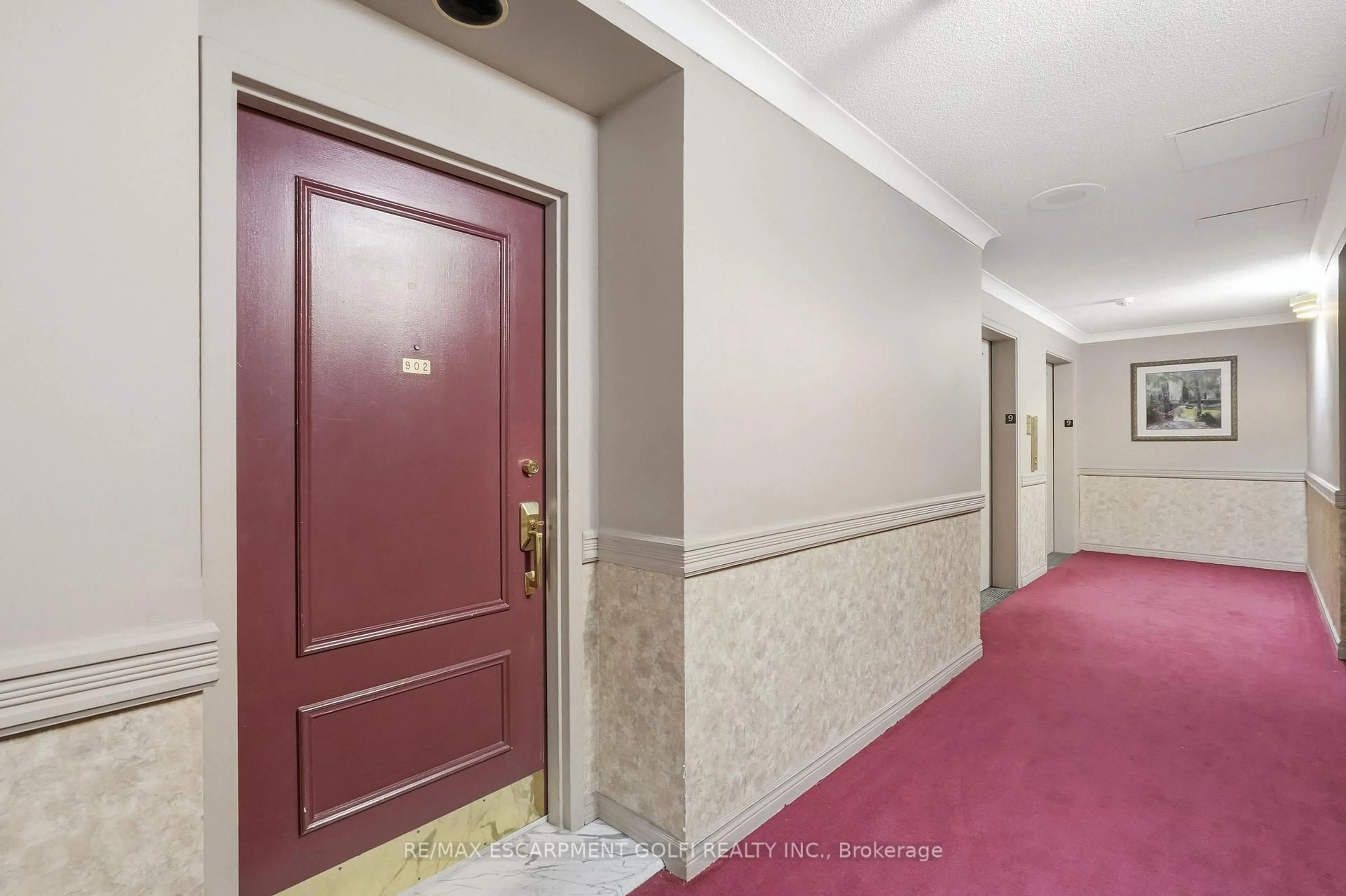 Indoor foyer for 36 James St #902, Hamilton Ontario L8P 4W4