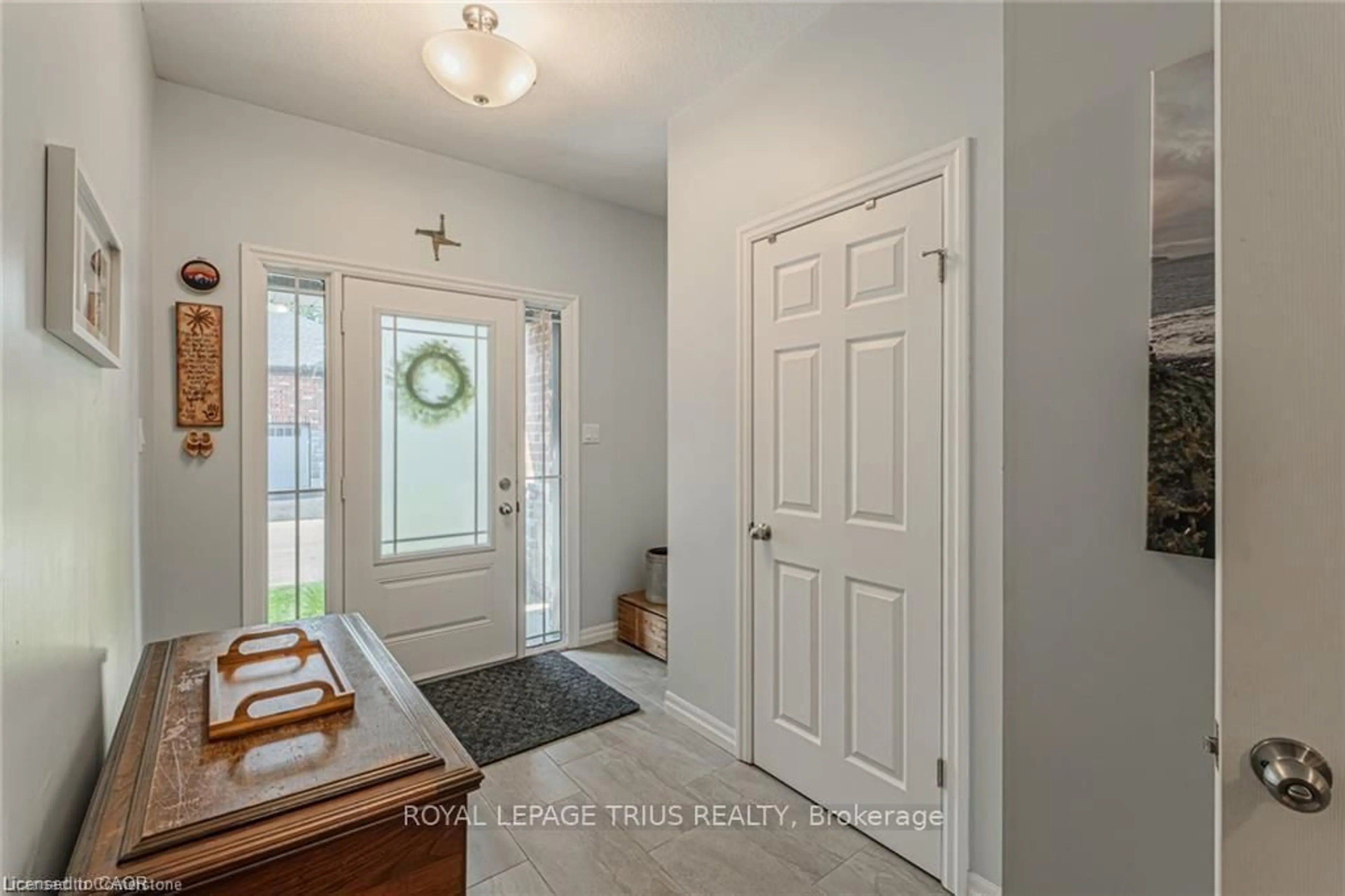Indoor entryway for 30 Serviceberry Lane, Norfolk Ontario N3Y 0E7
