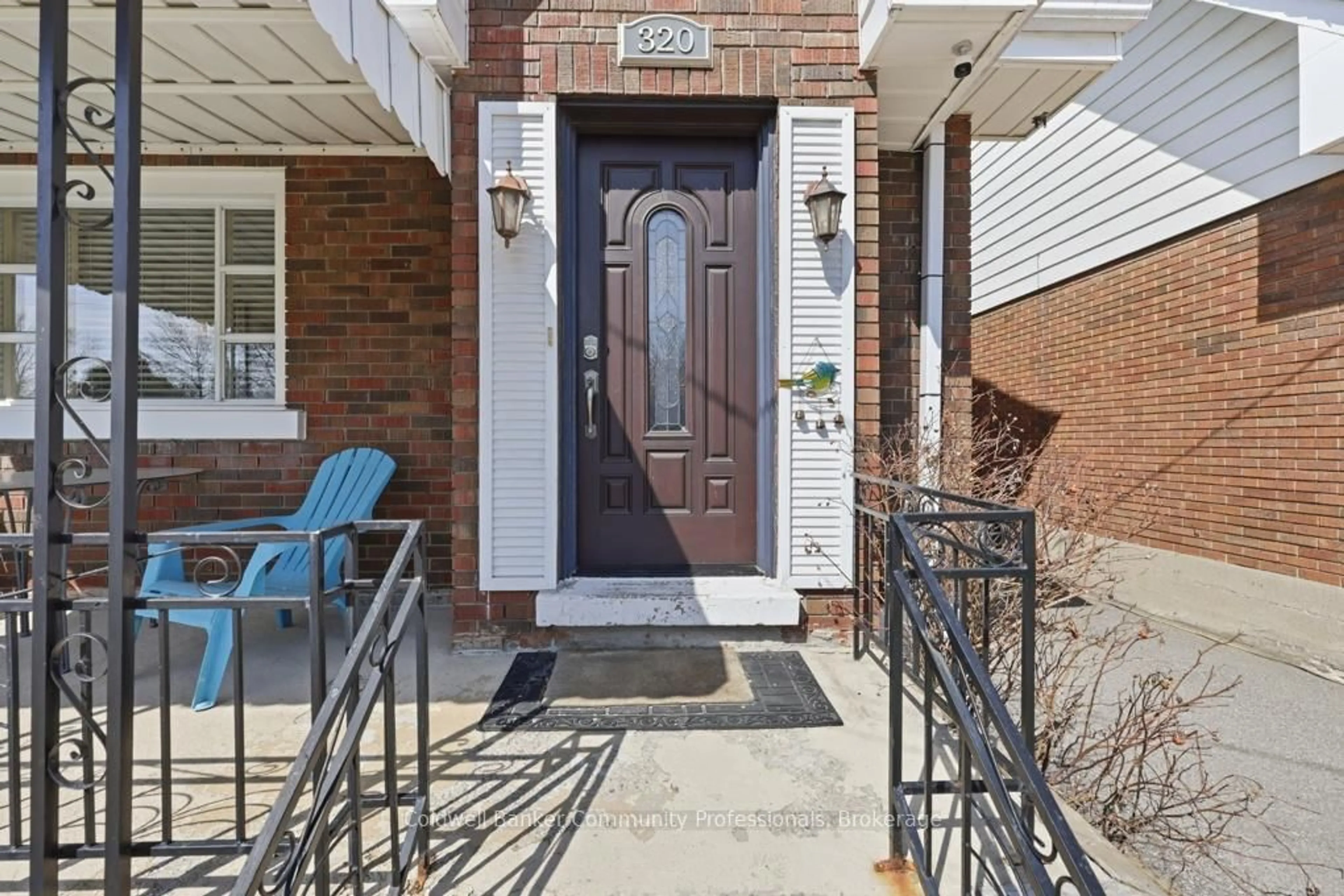 Indoor entryway for 320 Darling St, Brantford Ontario N3S 3Y2