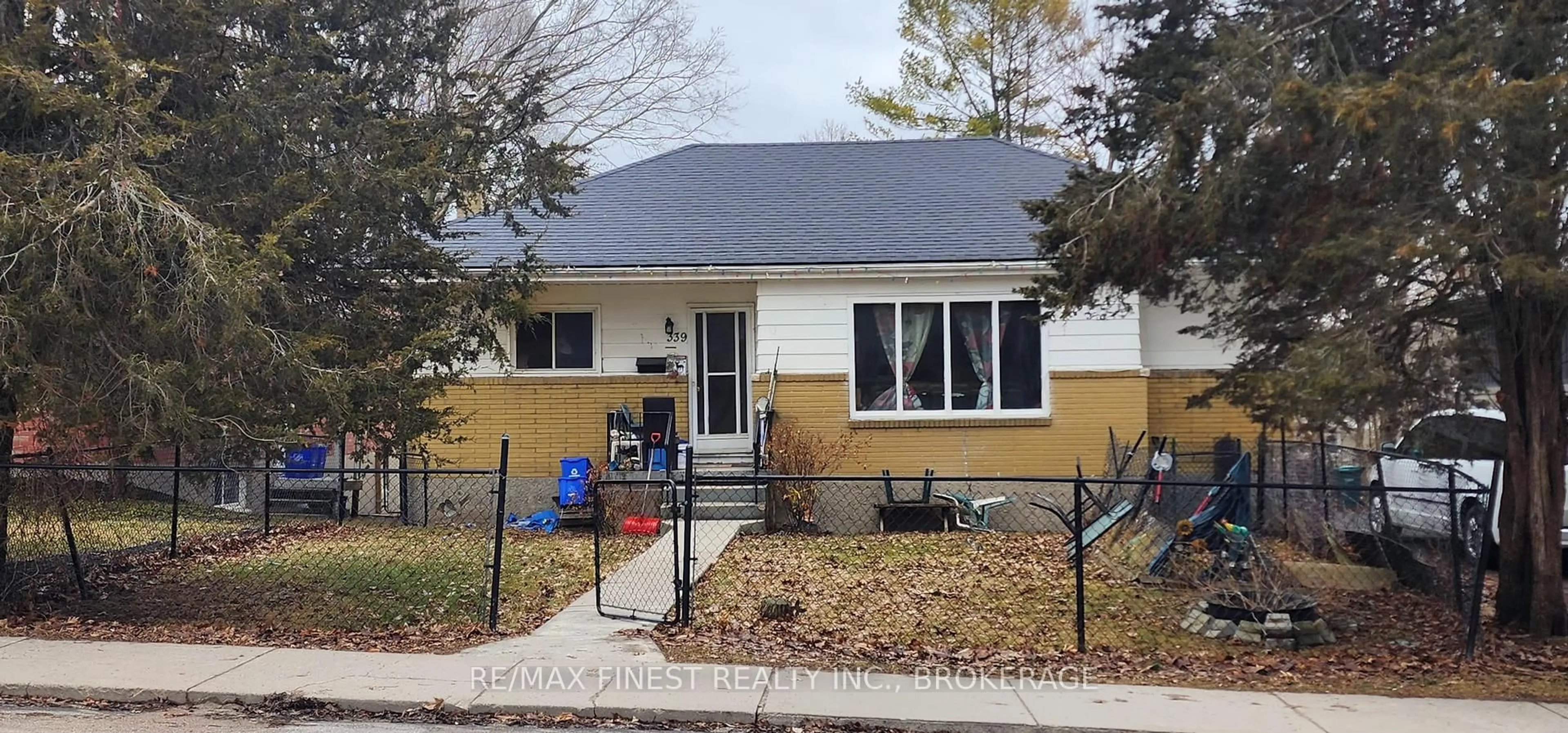 Home with vinyl exterior material, street for 339 Mowat Ave, Kingston Ontario K7M 1L2