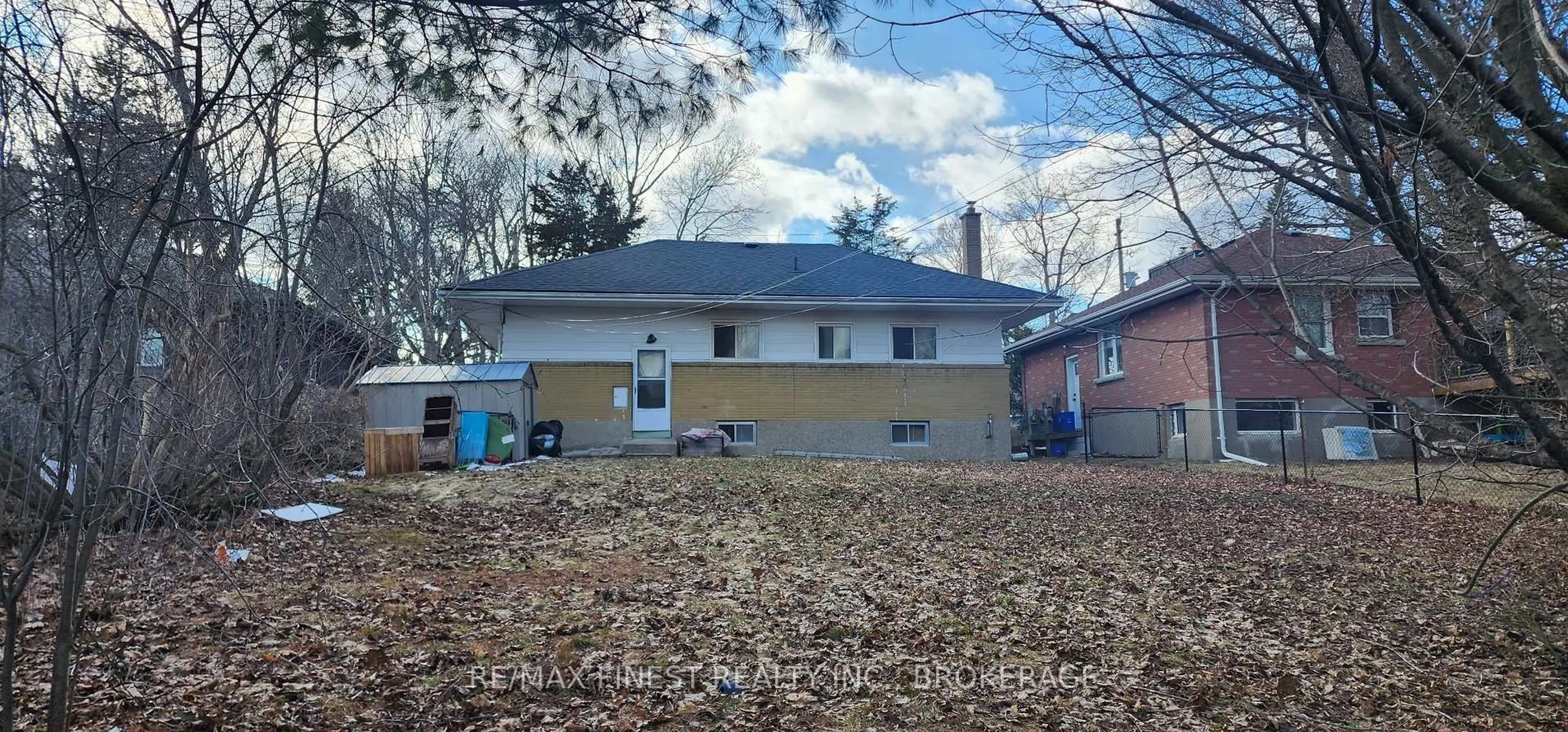 A pic from outside/outdoor area/front of a property/back of a property/a pic from drone, building for 339 Mowat Ave, Kingston Ontario K7M 1L2