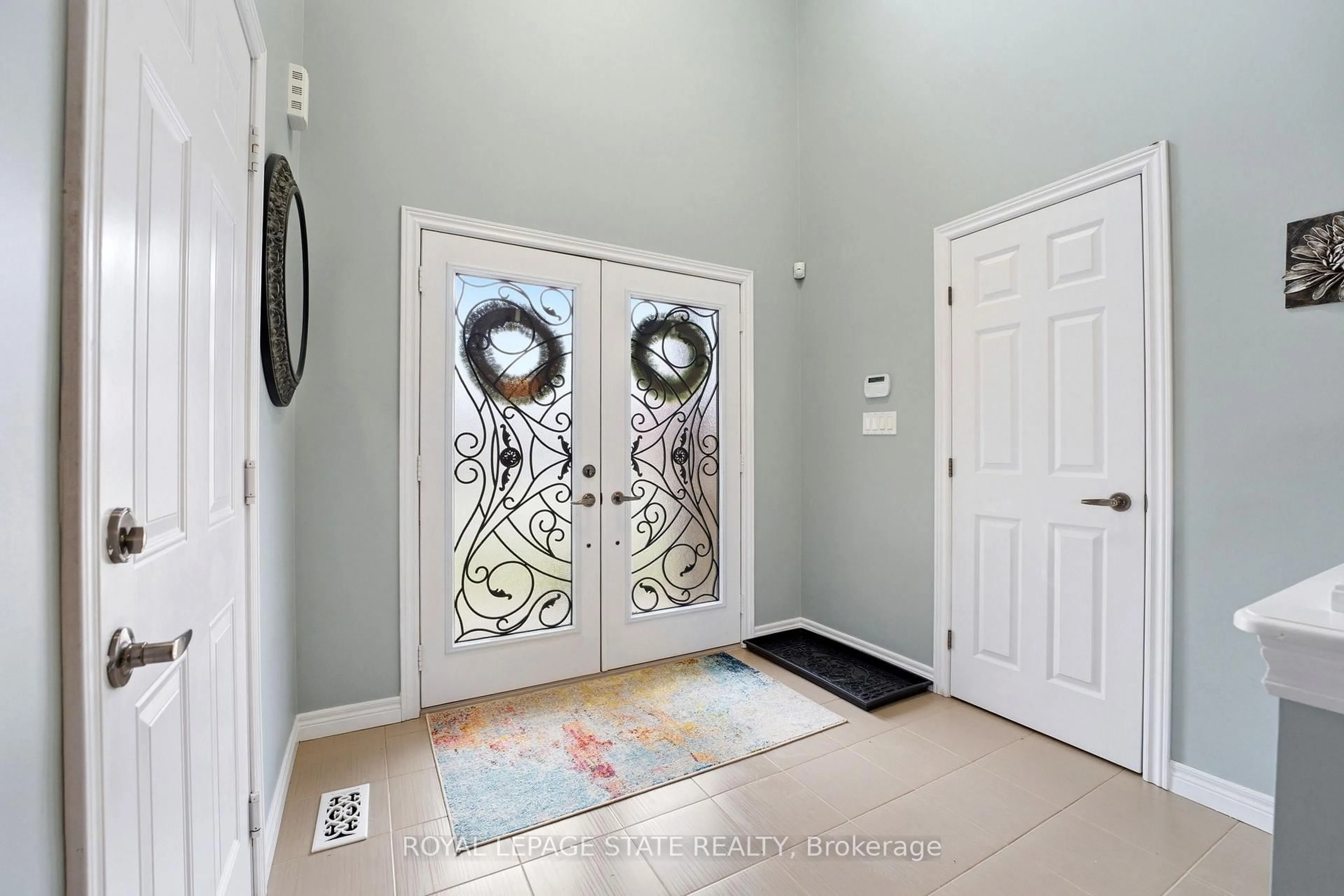 Indoor entryway for 23 Garinger Cres, Hamilton Ontario L0R 1C0