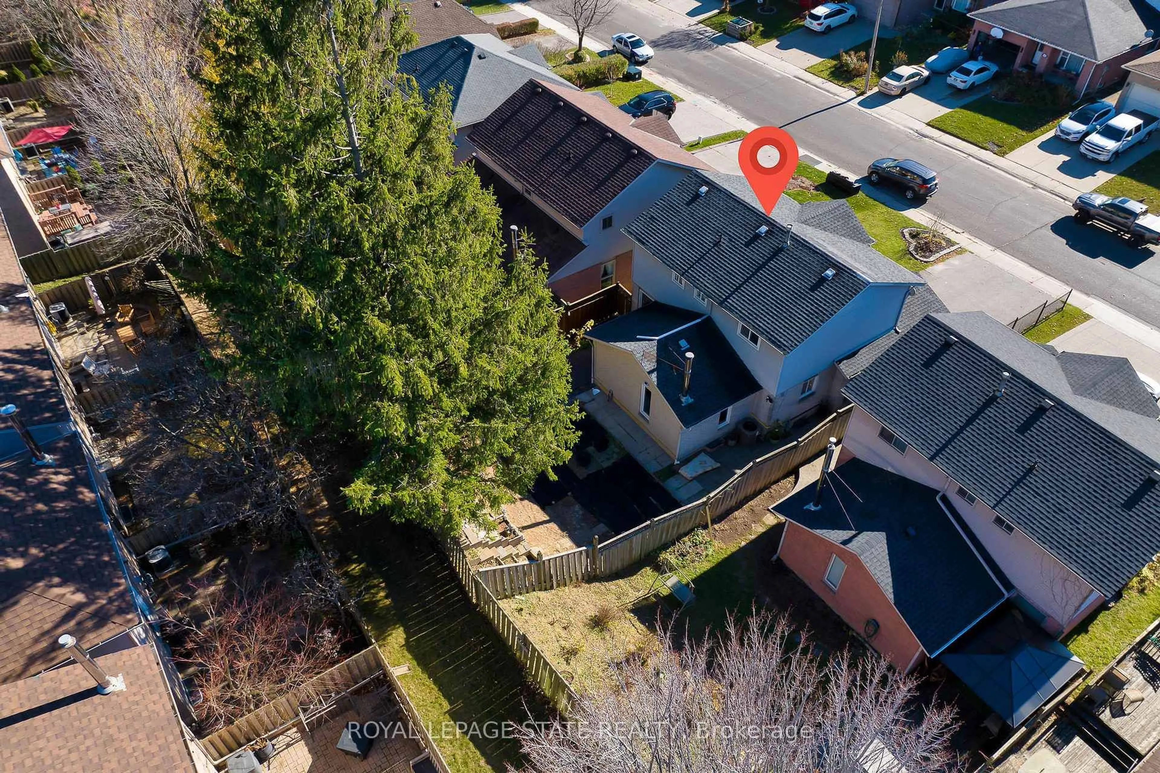 A pic from outside/outdoor area/front of a property/back of a property/a pic from drone, street for 46 Novoco Dr, Hamilton Ontario L9C 7E8