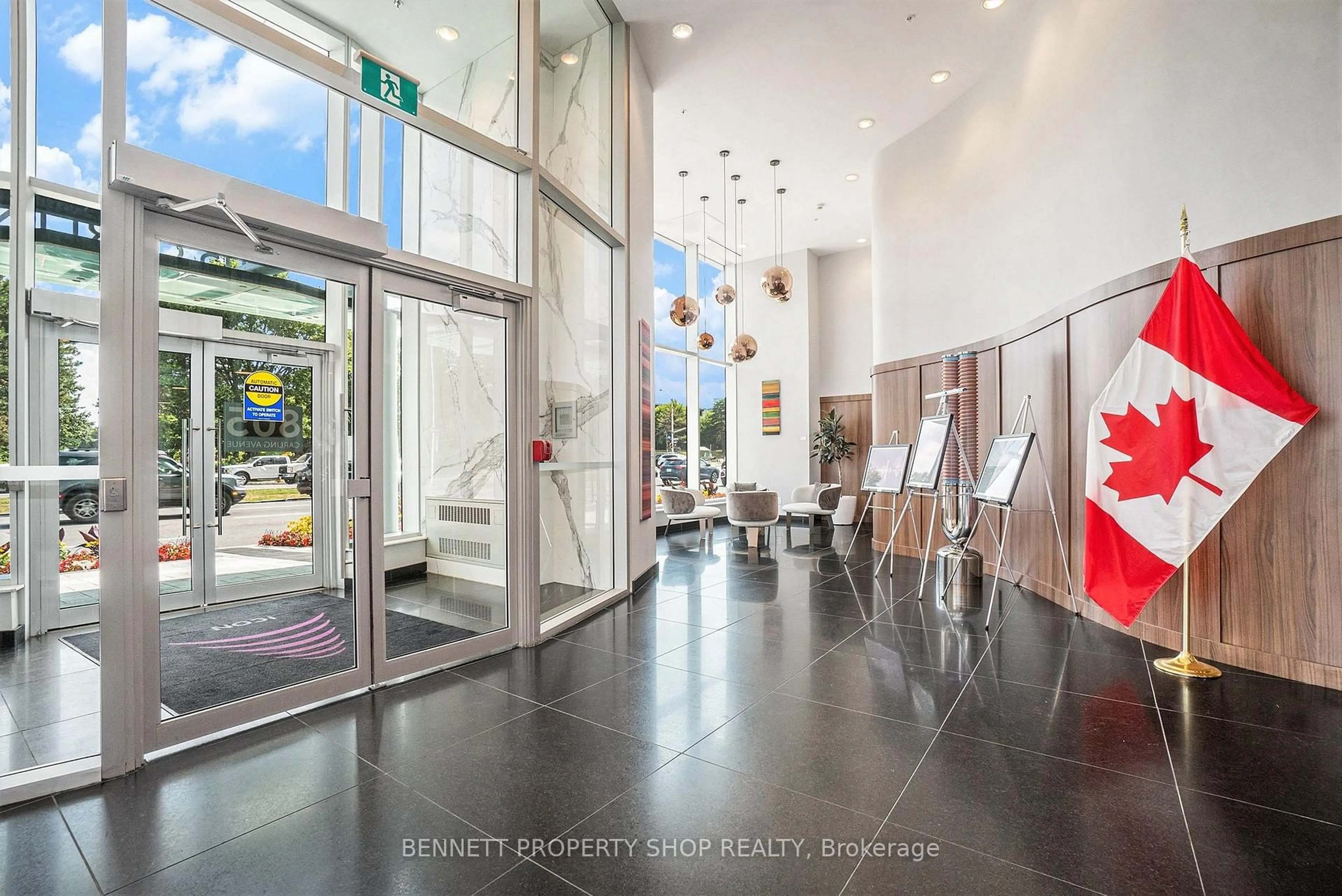 Indoor foyer for 805 Carling Ave #504, Ottawa Ontario K1S 2E7