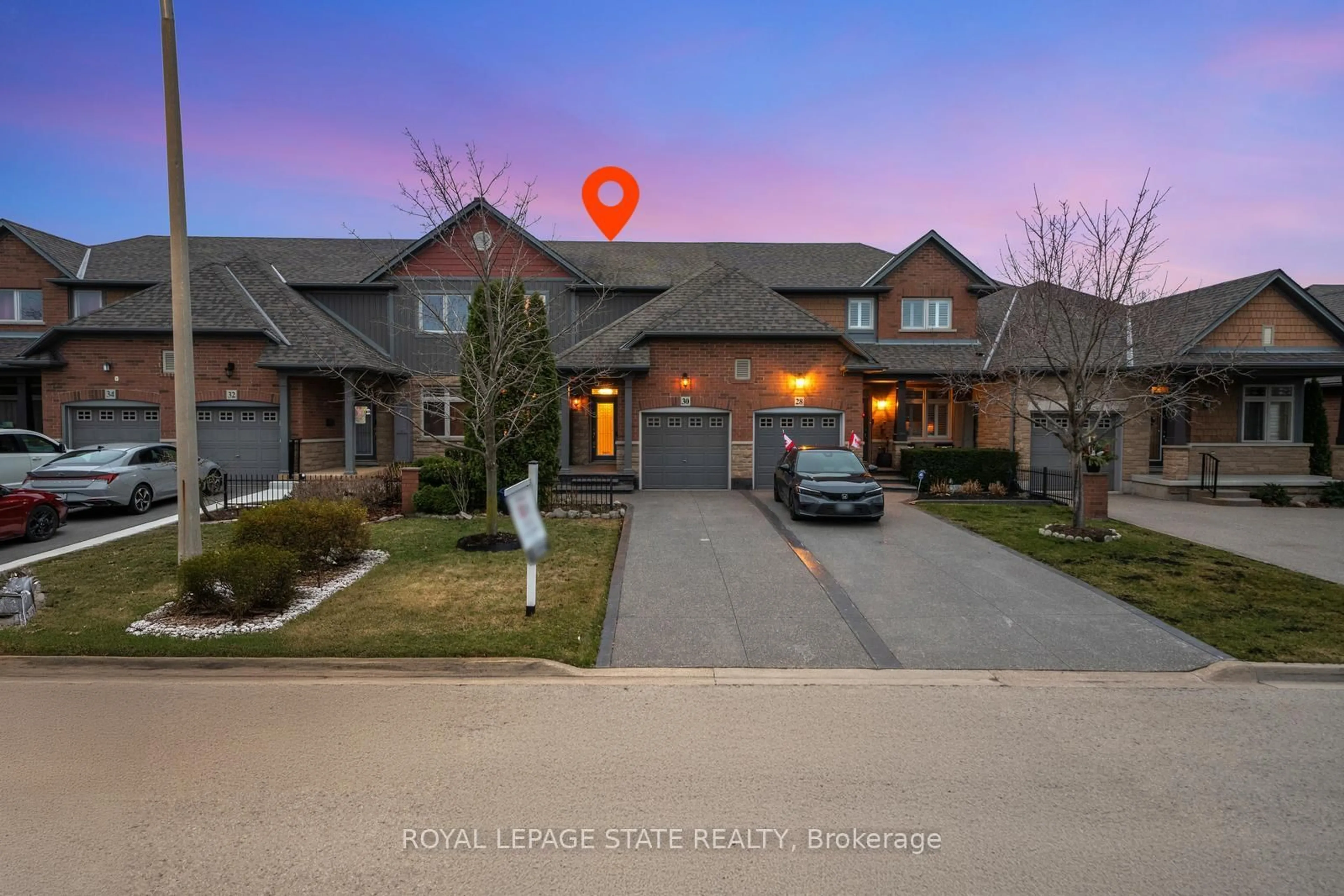 A pic from outside/outdoor area/front of a property/back of a property/a pic from drone, street for 30 Conrad Pl, Grimsby Ontario L3M 5S5