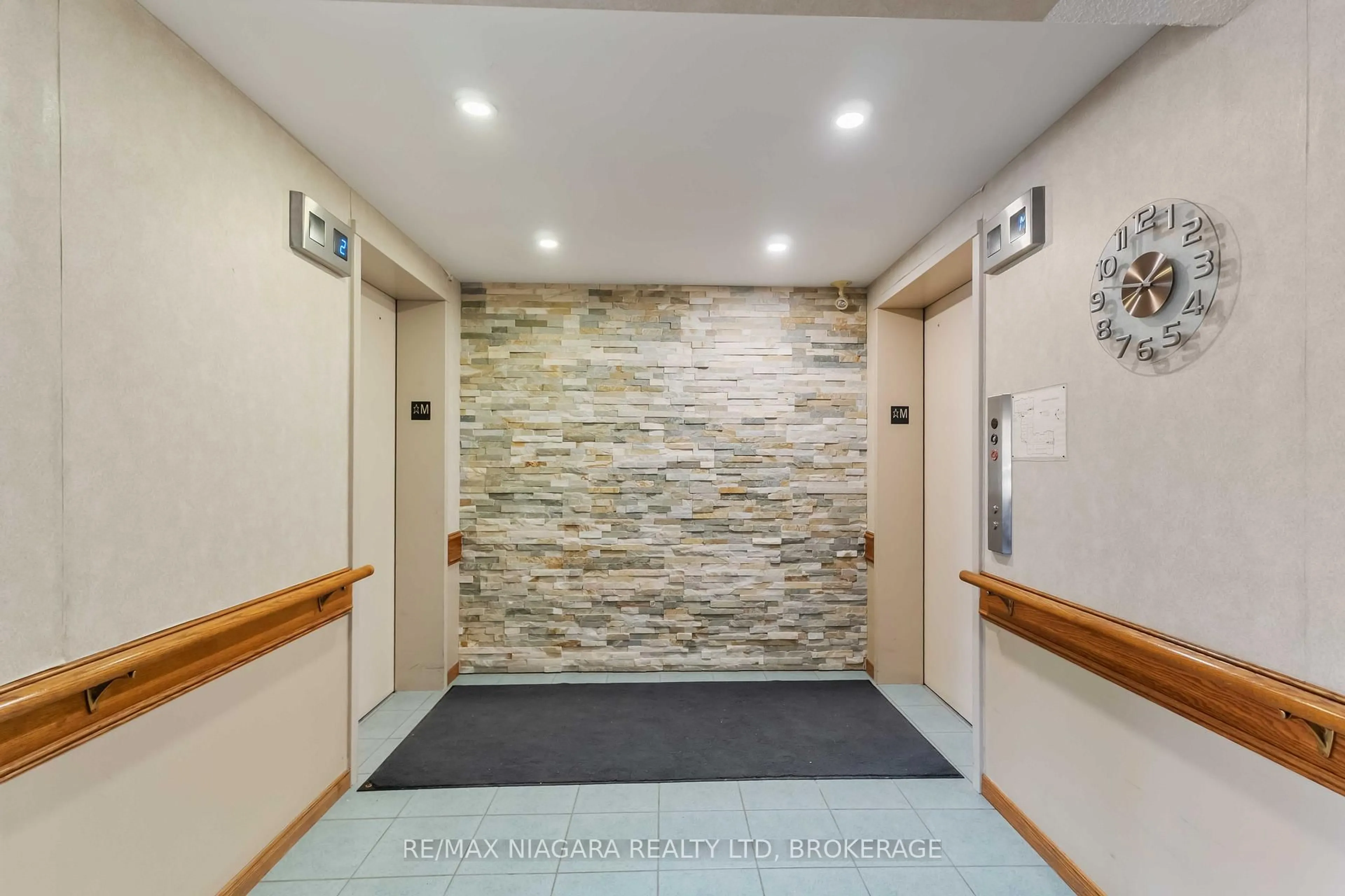 Indoor foyer for 3420 Frederick Ave #210, Lincoln Ontario L0R 2C0