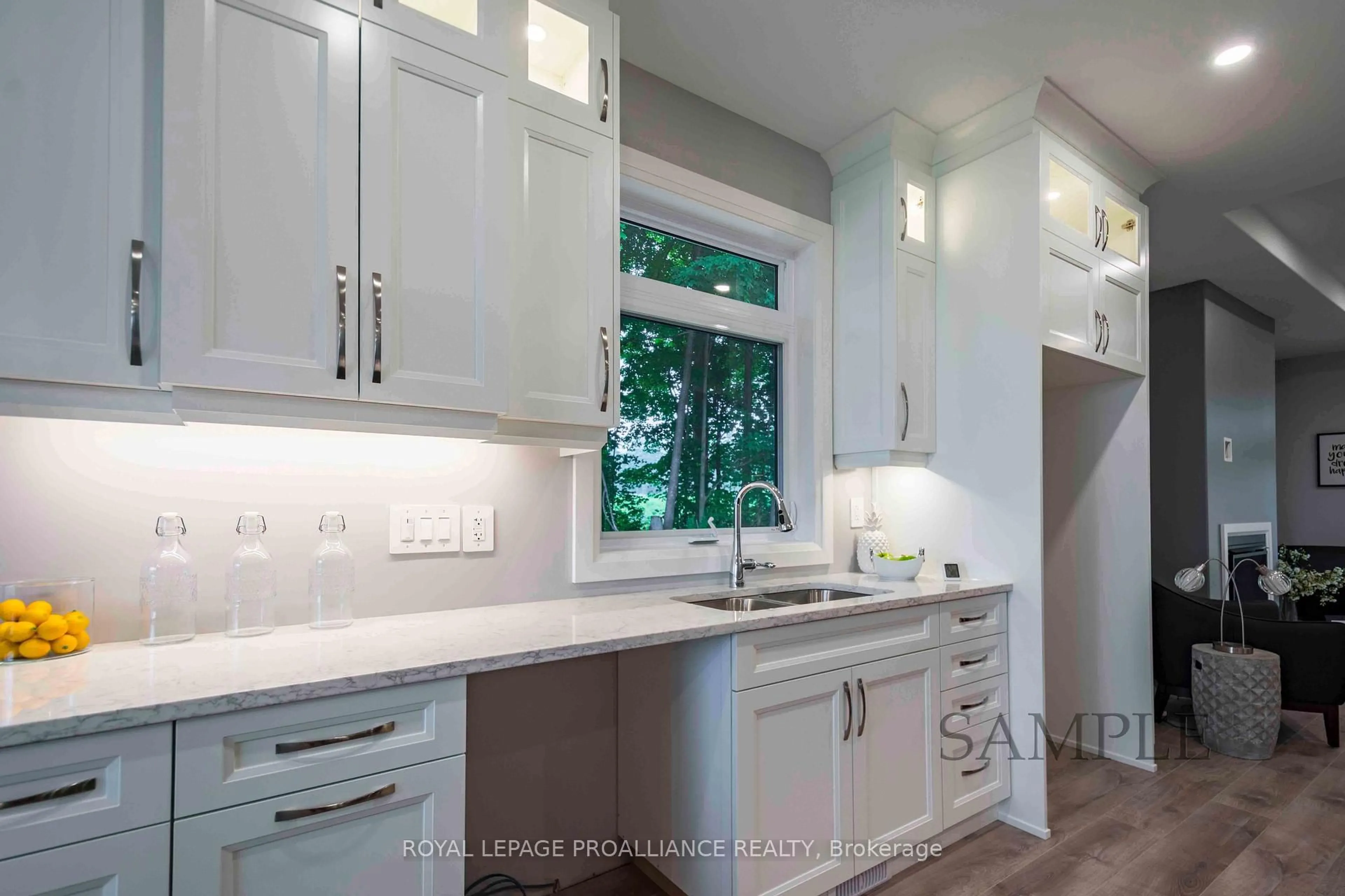 Contemporary kitchen, unknown for 5 Mackenzie John Cres, Brighton Ontario K0K 1H0