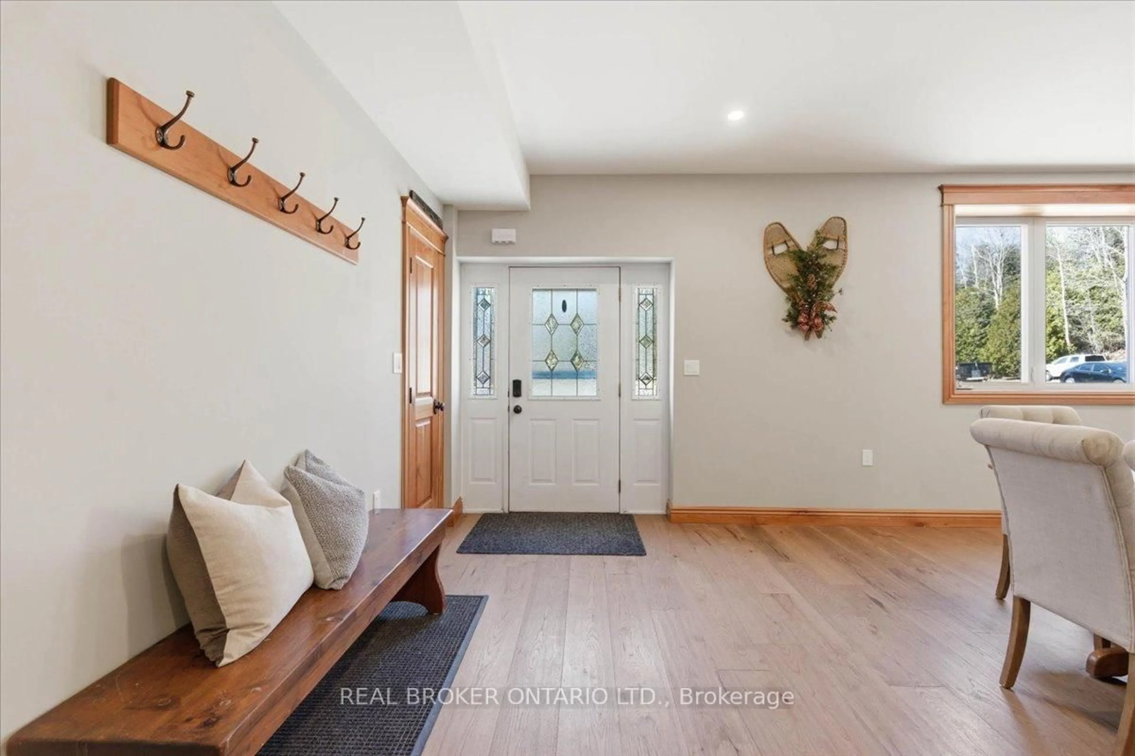 Indoor entryway for 4589 WATSON Rd, Puslinch Ontario N0B 2J0