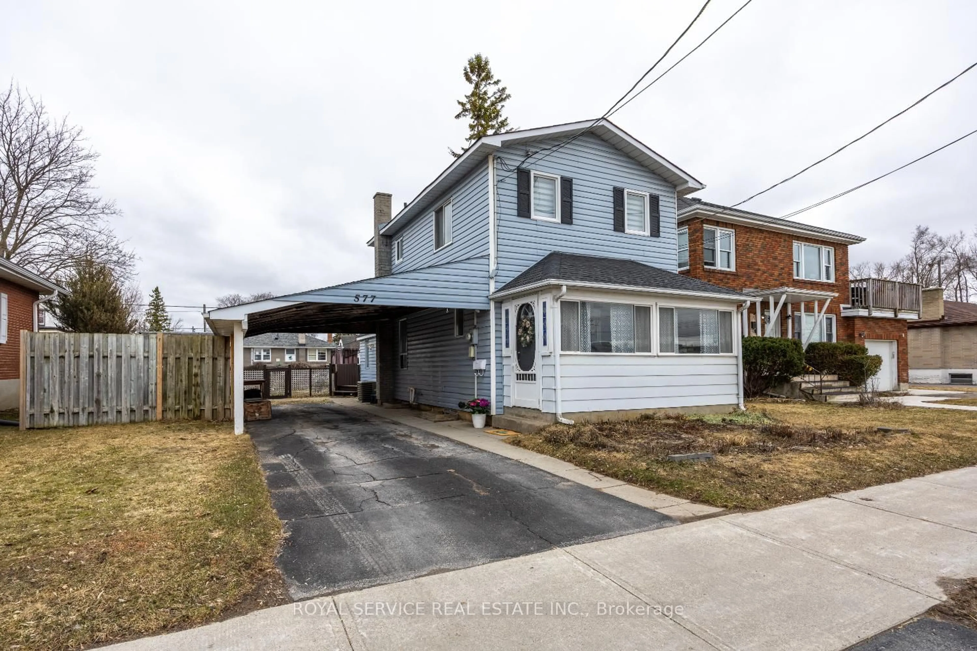 A pic from outside/outdoor area/front of a property/back of a property/a pic from drone, street for 577 Braidwood Ave, Peterborough Ontario K9J 1V9