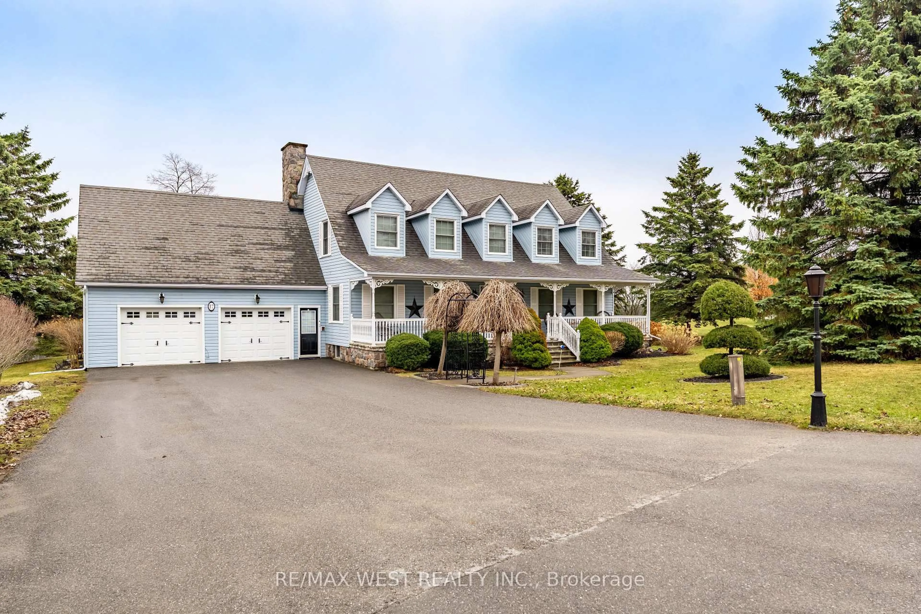 A pic from outside/outdoor area/front of a property/back of a property/a pic from drone, street for 17 Forest Hill Dr, Hamilton Township Ontario K9A 4J9