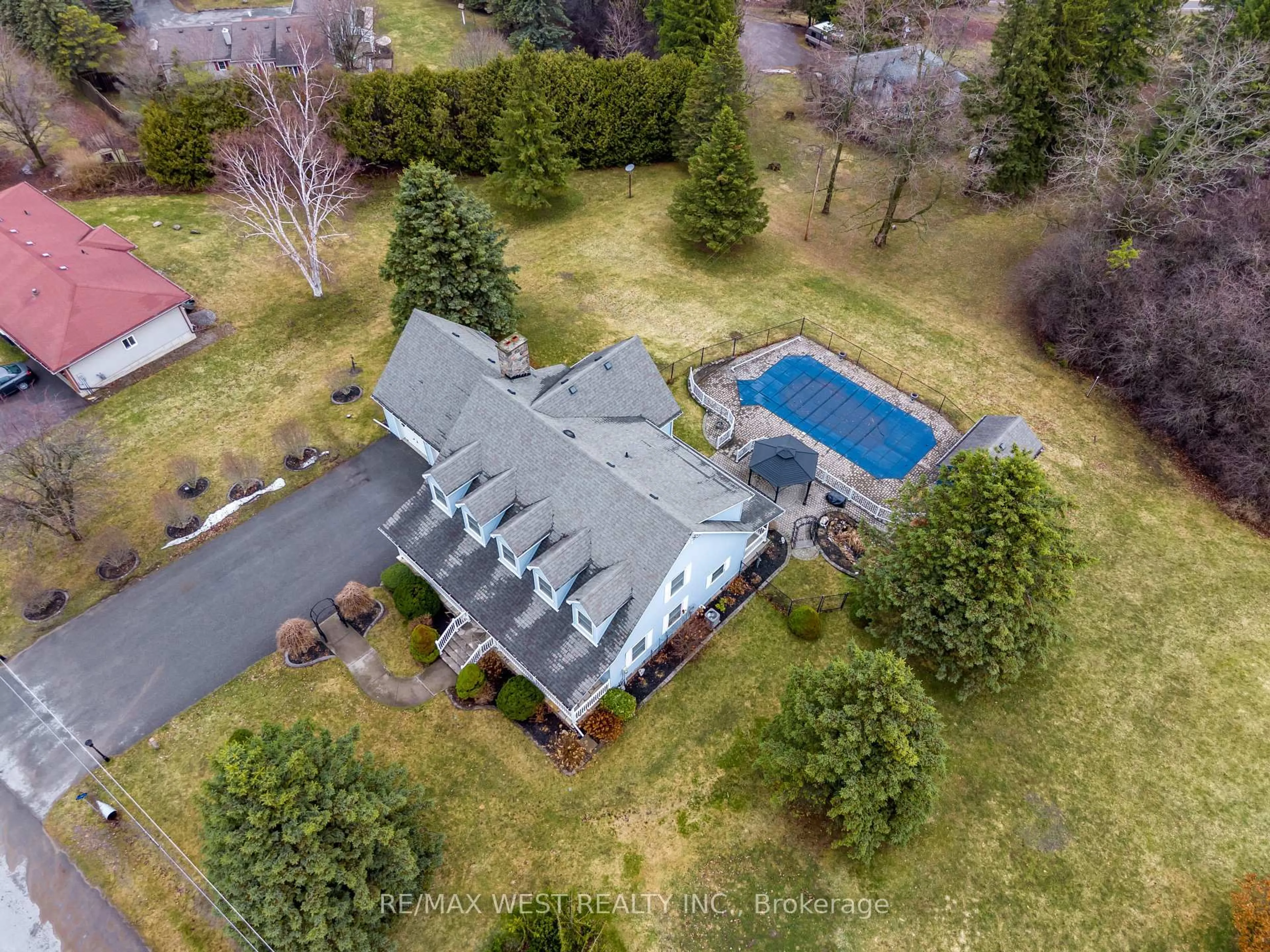 A pic from outside/outdoor area/front of a property/back of a property/a pic from drone, unknown for 17 Forest Hill Dr, Hamilton Township Ontario K9A 4J9