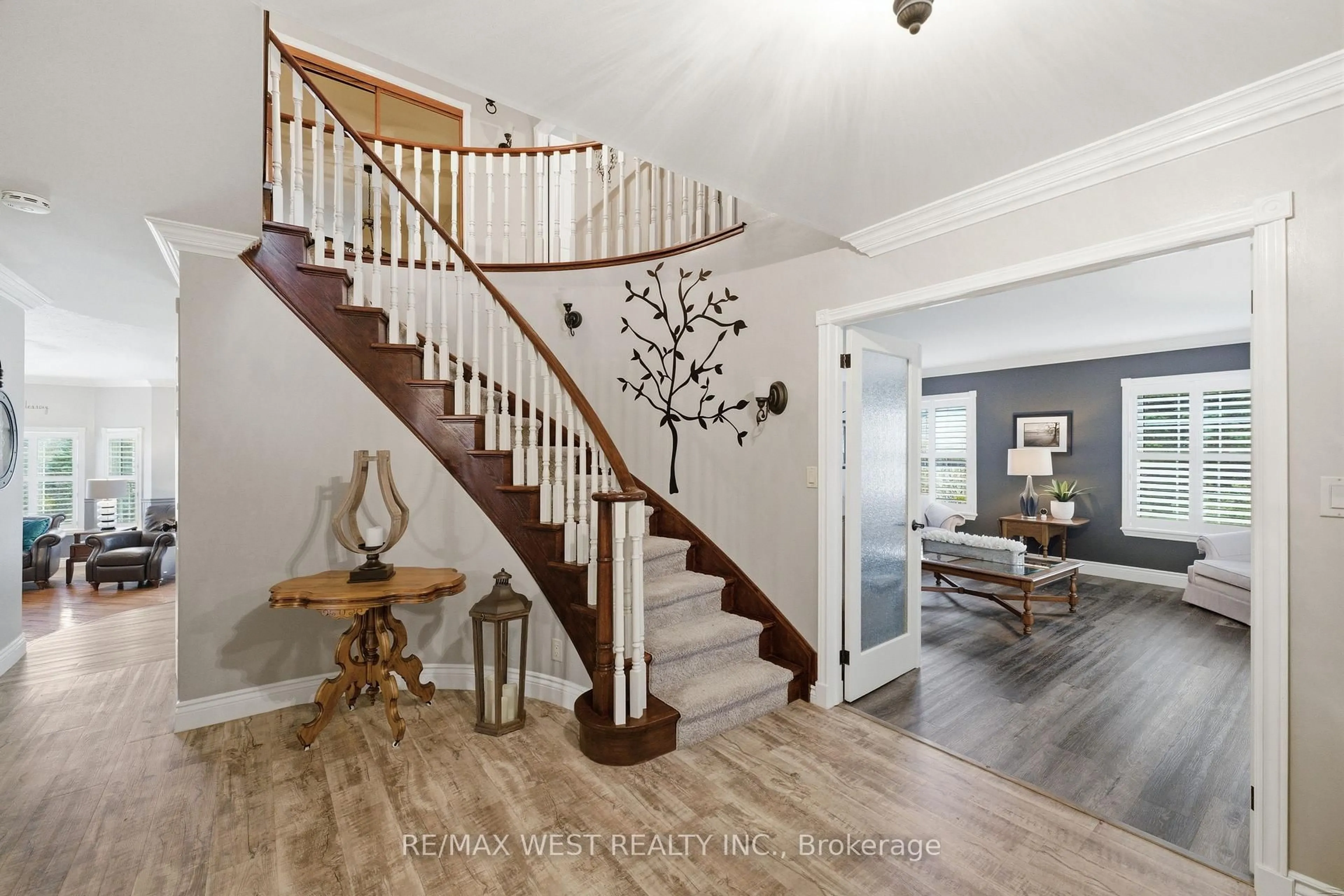 Indoor entryway for 17 Forest Hill Dr, Hamilton Township Ontario K9A 4J9