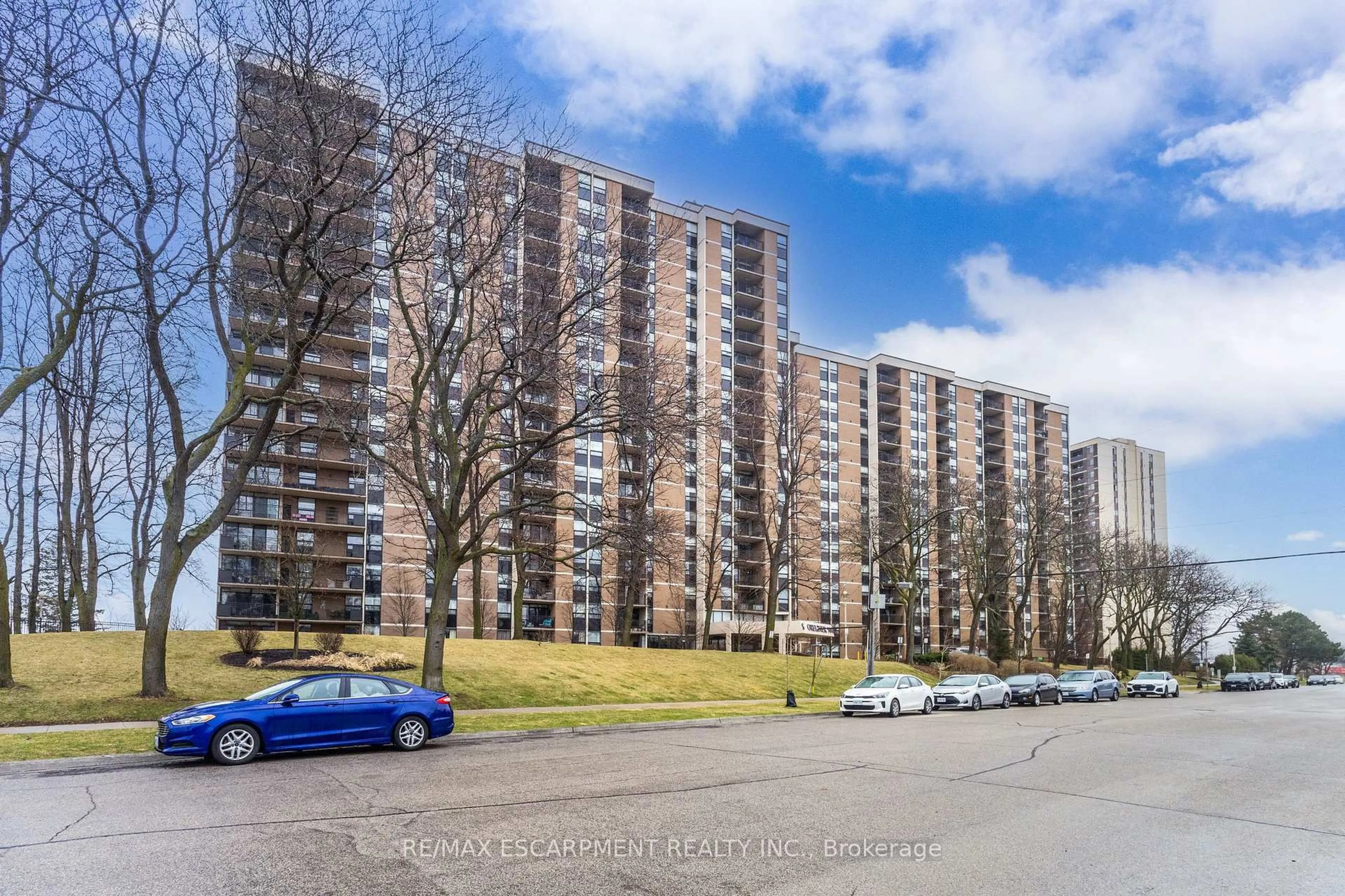 A pic from outside/outdoor area/front of a property/back of a property/a pic from drone, street for 500 Green Rd #1701, Hamilton Ontario L8E 3M5