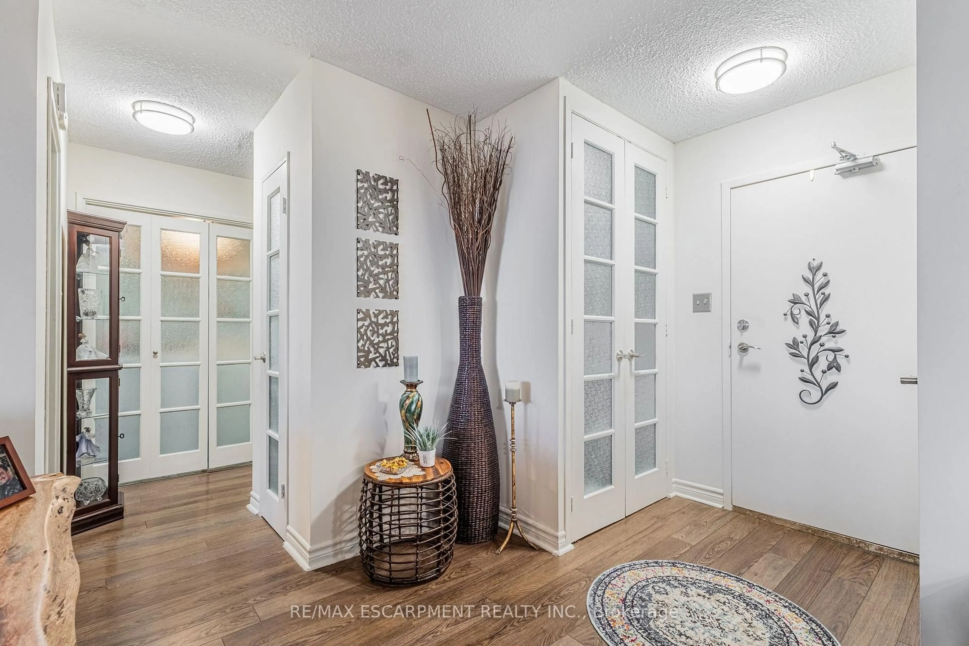Indoor entryway for 500 Green Rd #1701, Hamilton Ontario L8E 3M5
