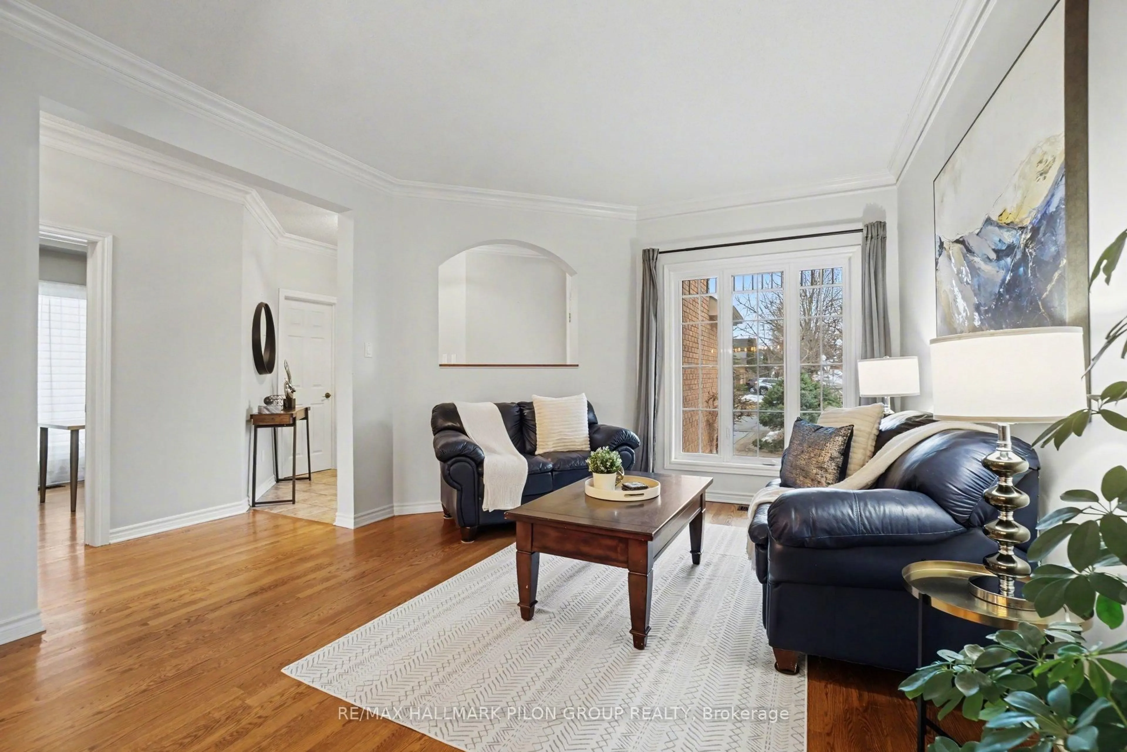 Living room with furniture, wood/laminate floor for 139 Borealis Cres, Ottawa Ontario K1K 4T8