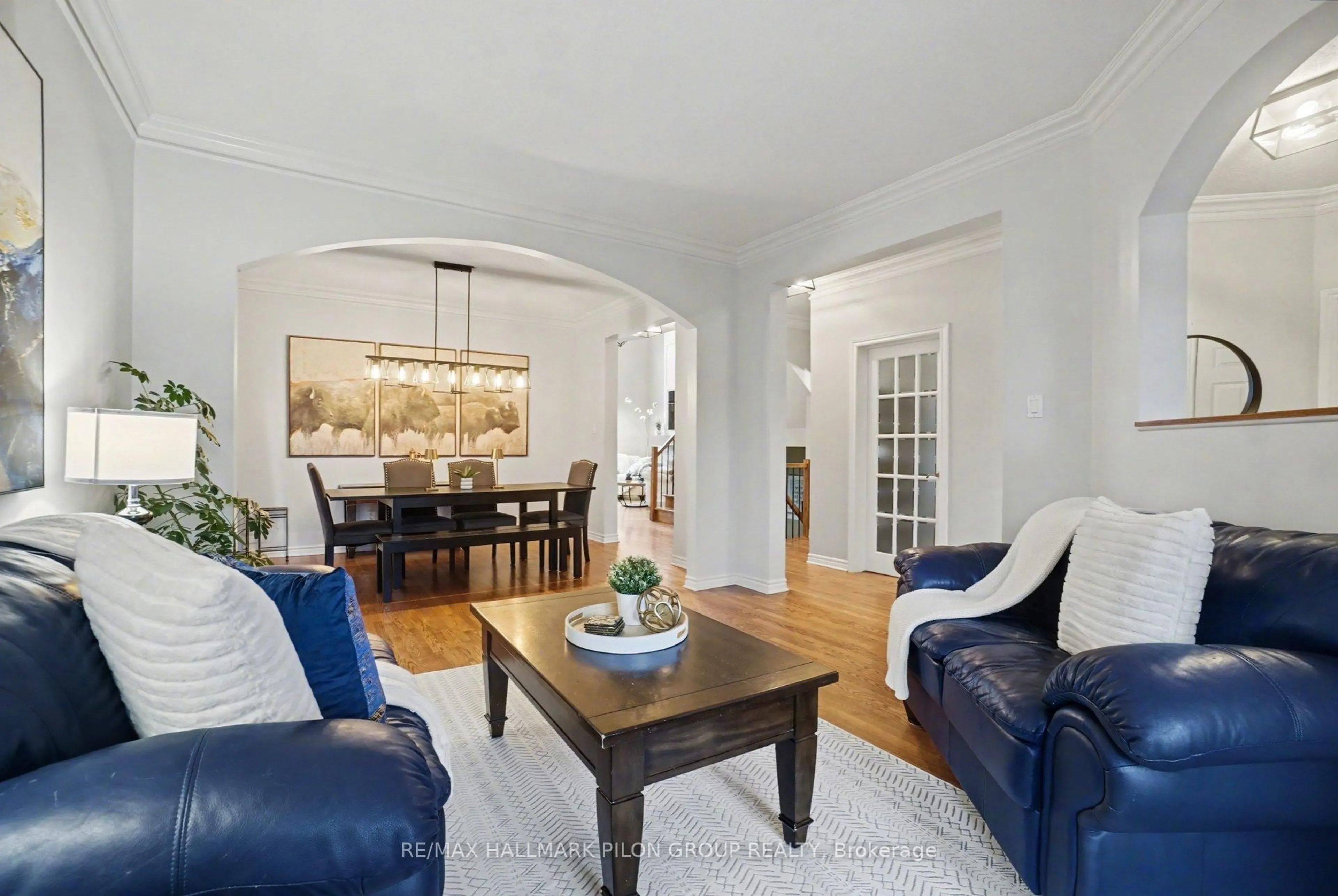 Living room with furniture, unknown for 139 Borealis Cres, Ottawa Ontario K1K 4T8