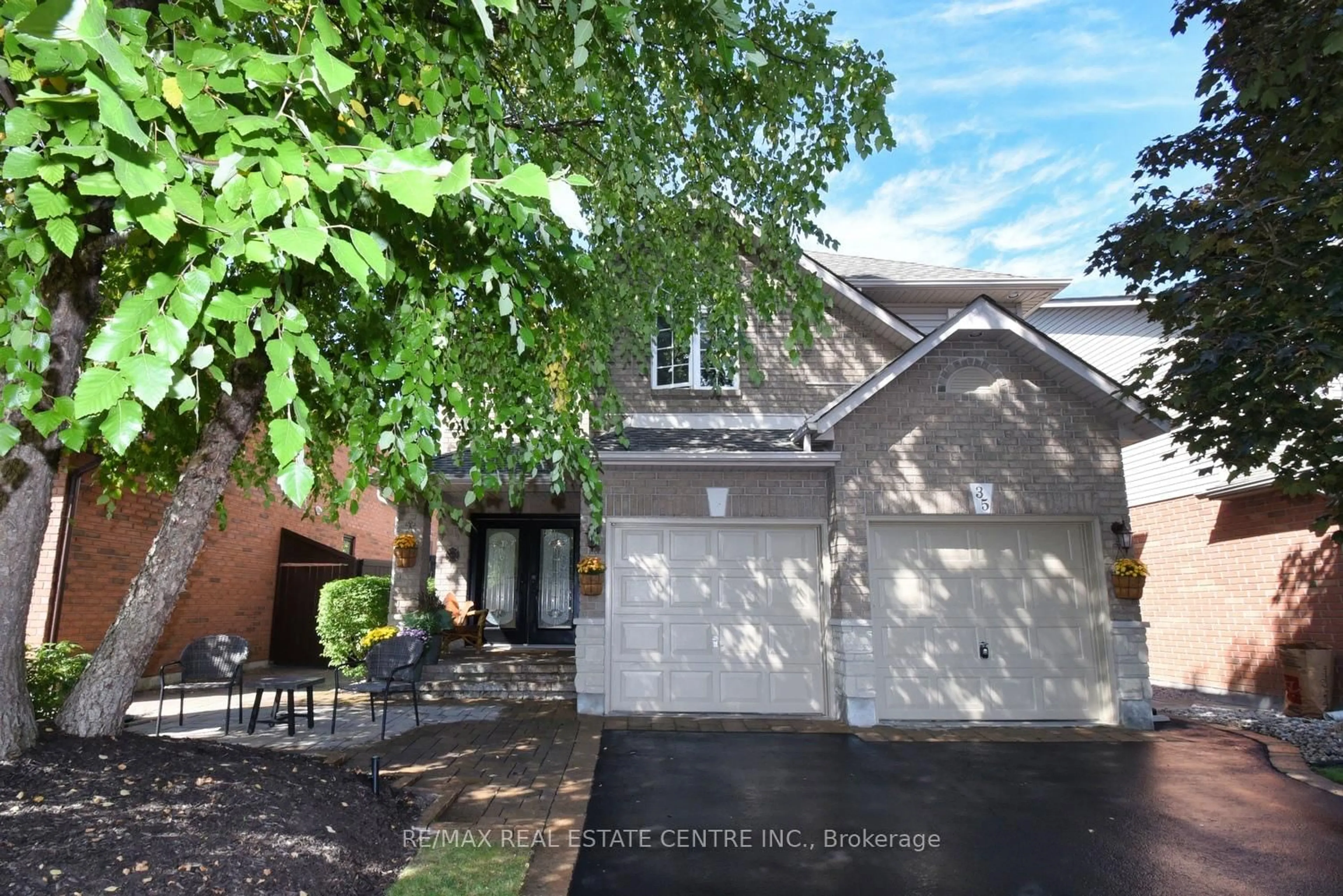 Unknown for 35 Eringate Dr, Hamilton Ontario L8J 3Y4