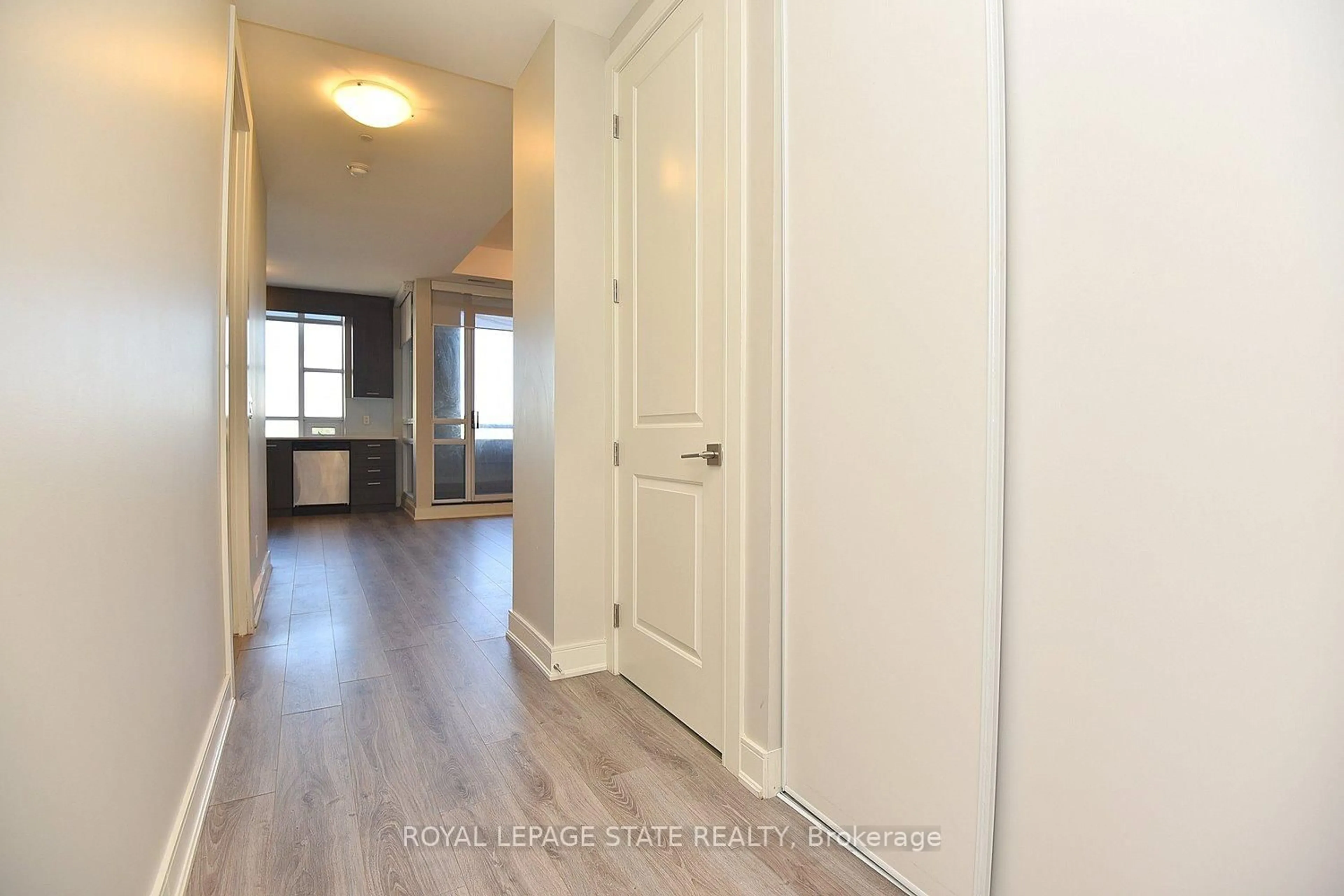 Indoor entryway for 150 Main St #603, Hamilton Ontario L8P 1H8