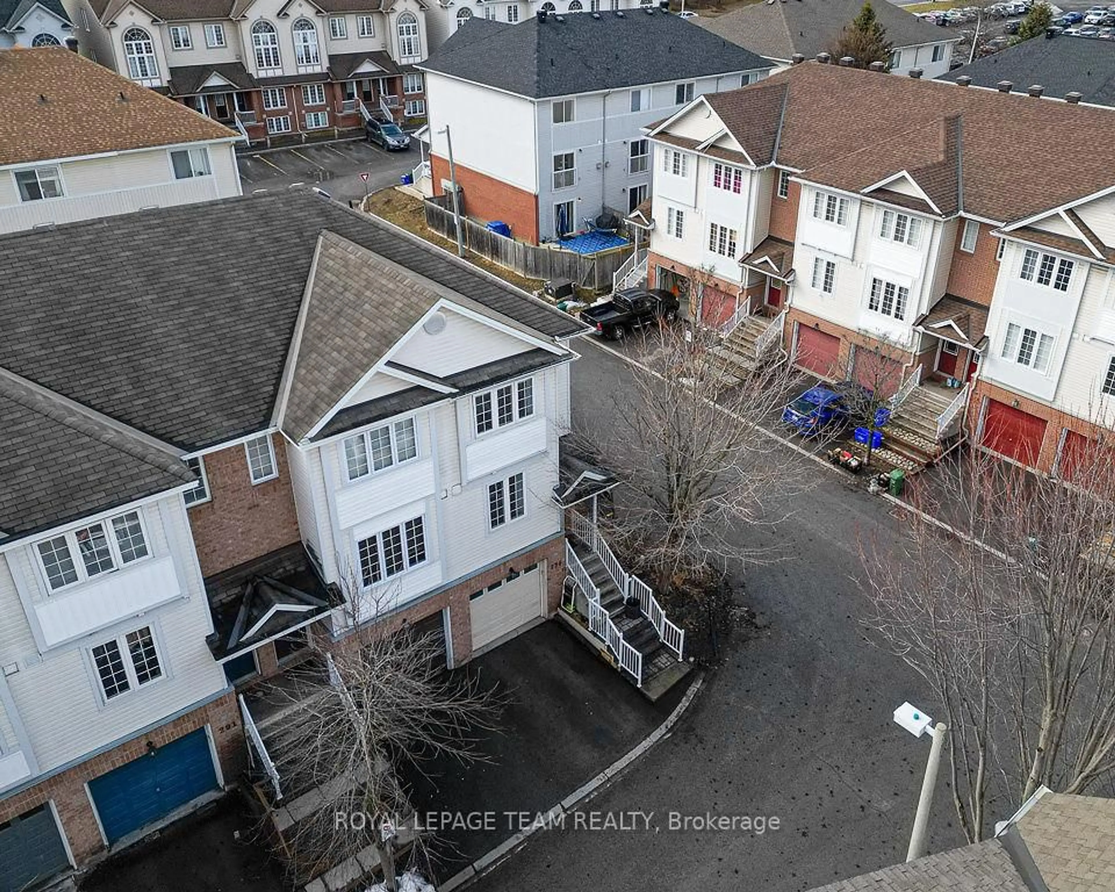 A pic from outside/outdoor area/front of a property/back of a property/a pic from drone, city buildings view from balcony for 295 GERSHWIN Private, Ottawa Ontario K2H 1G5
