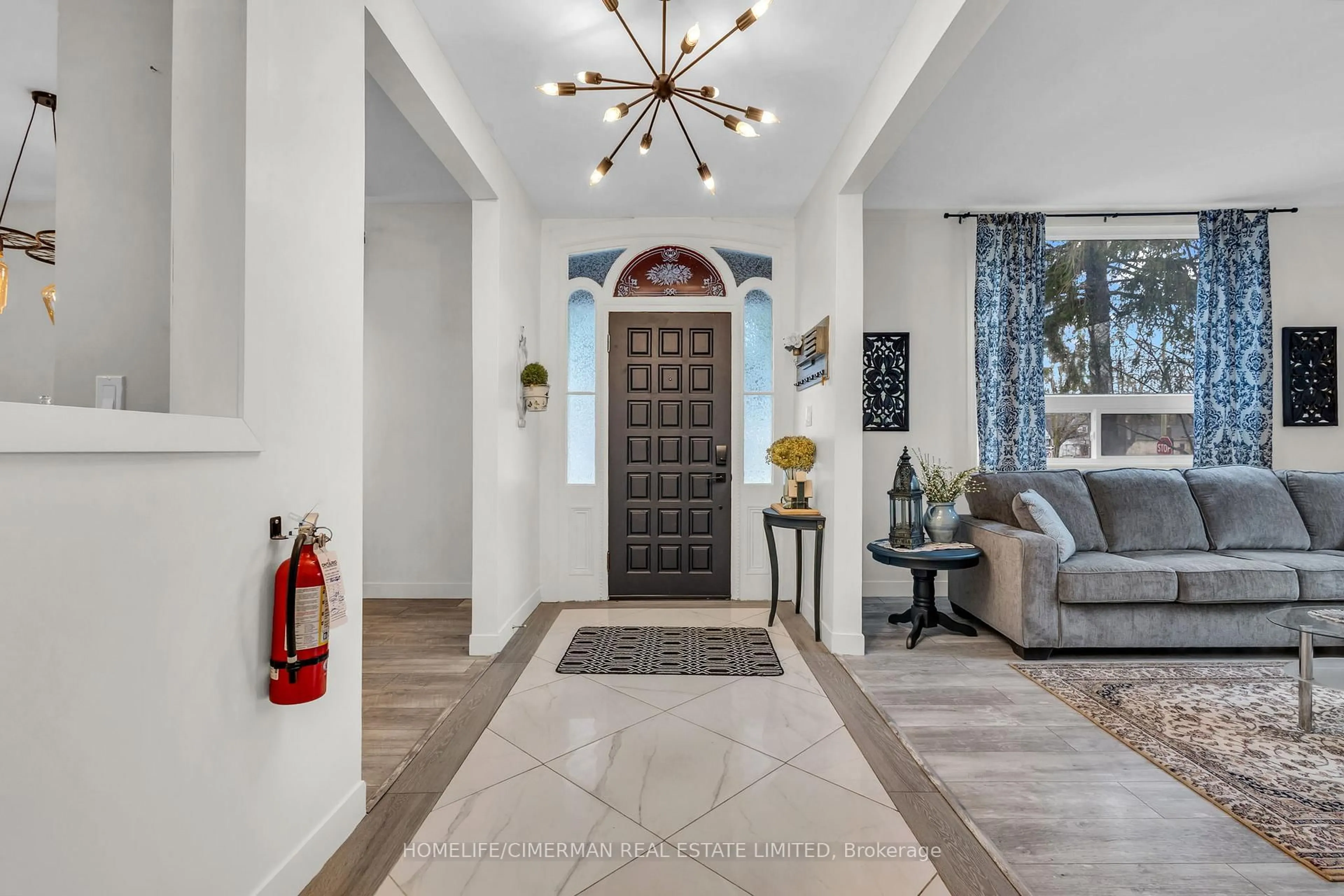 Indoor entryway for 406 Grey St, London East Ontario N6B 1H3