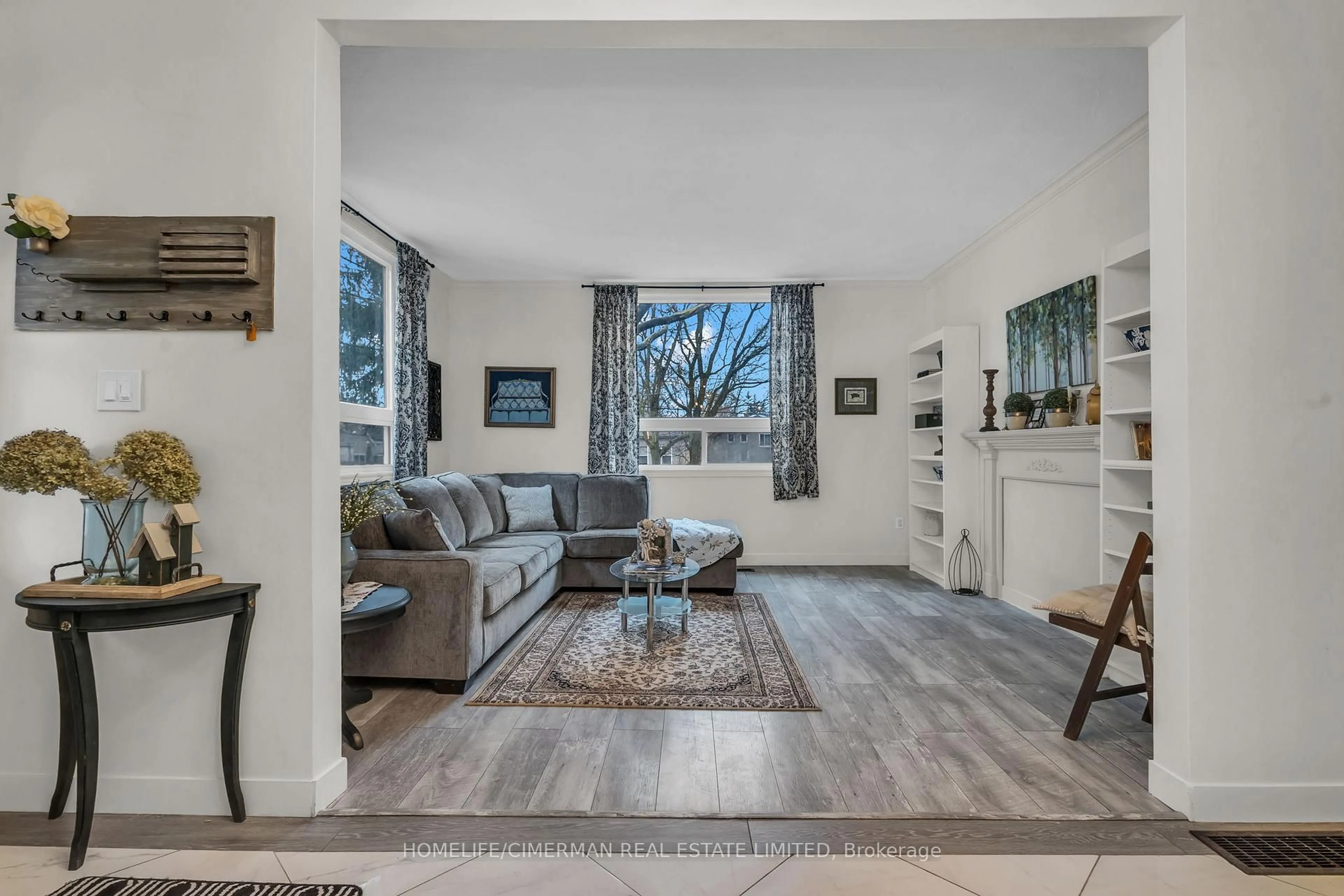 Living room with furniture, unknown for 406 Grey St, London East Ontario N6B 1H3