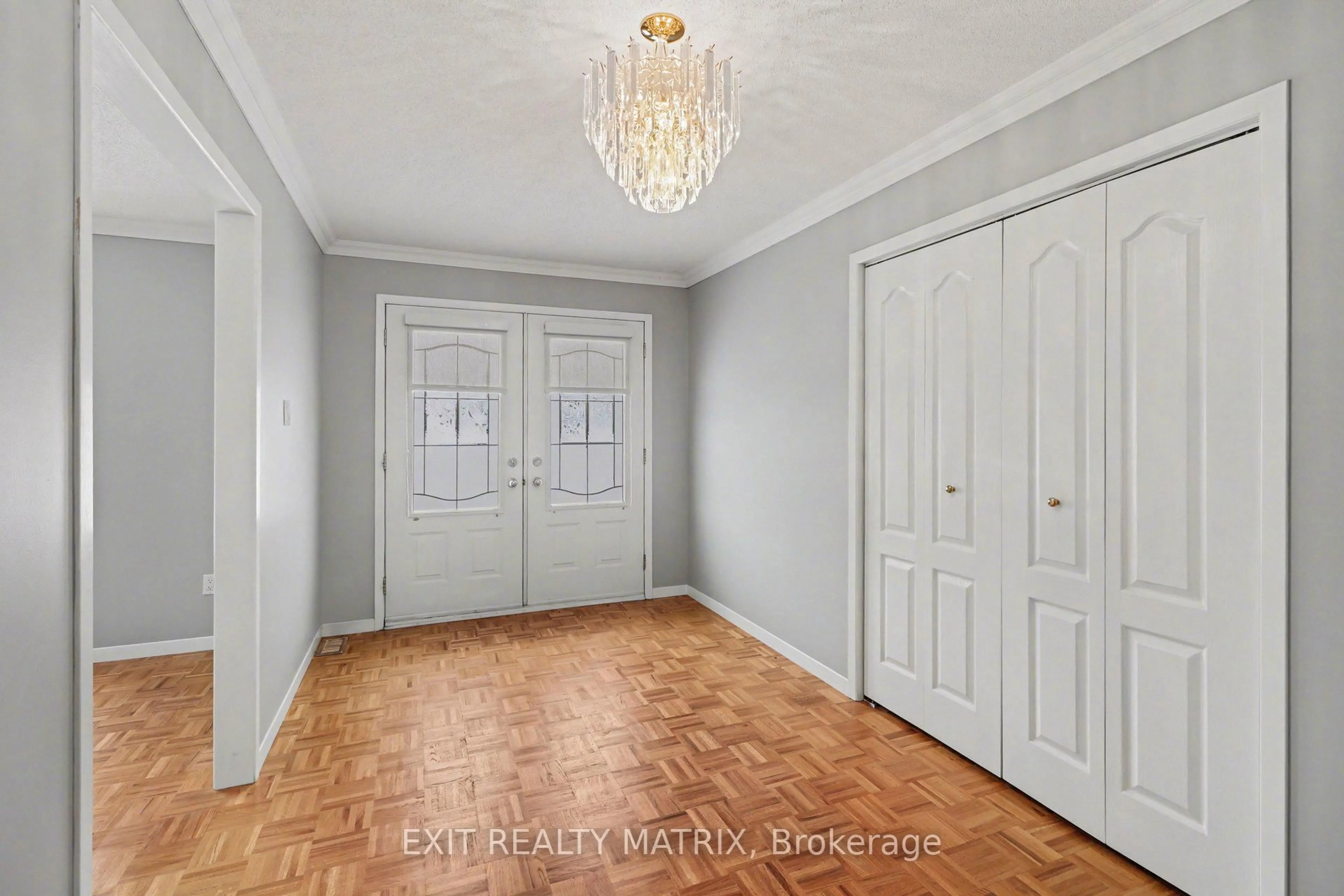 Indoor entryway for 8329 Rodney Farm Dr, Metcalfe Ontario K0A 2P0