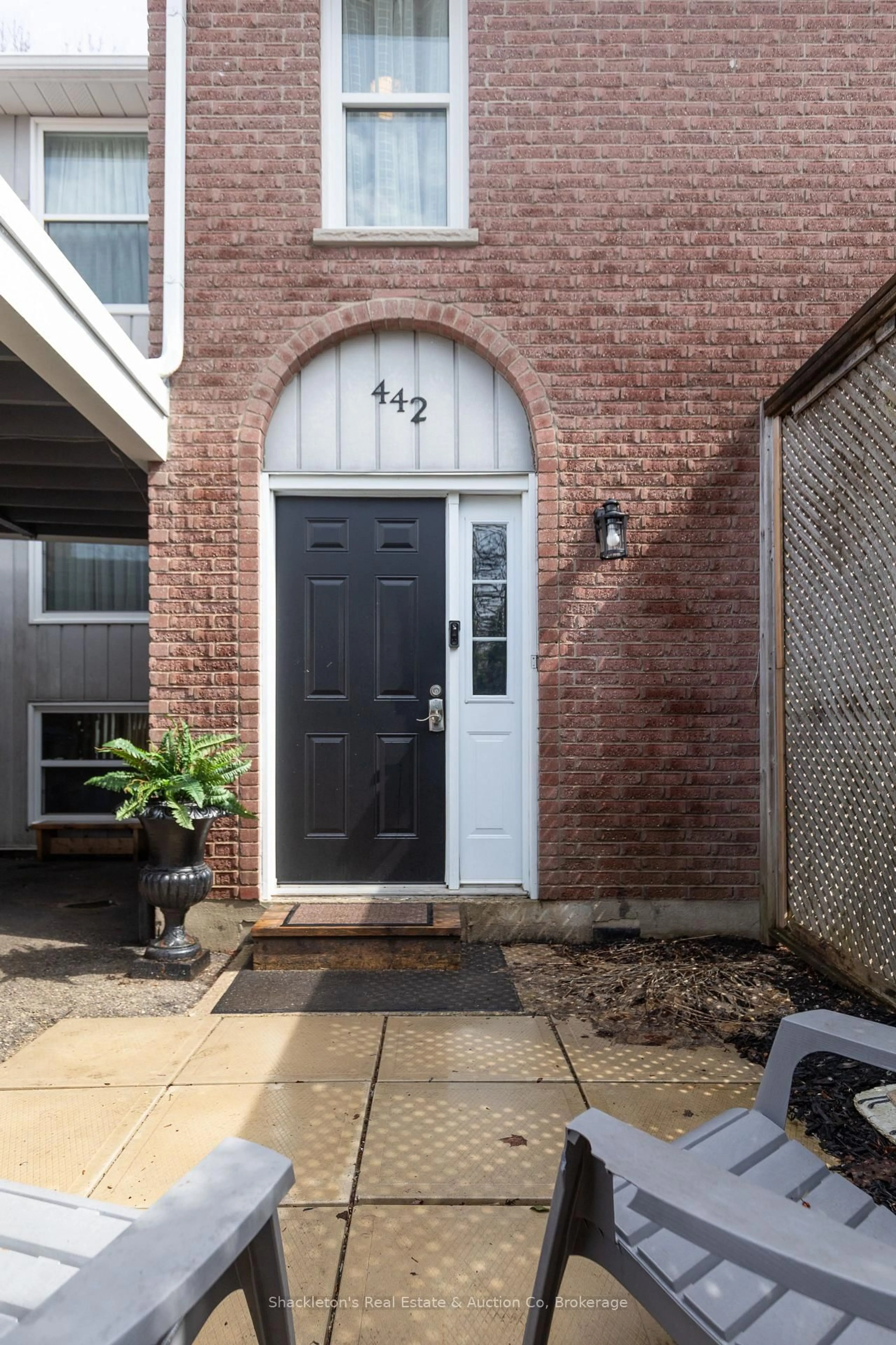 Indoor entryway for 442 Glastonbury Dr, Stratford Ontario N5A 7G9