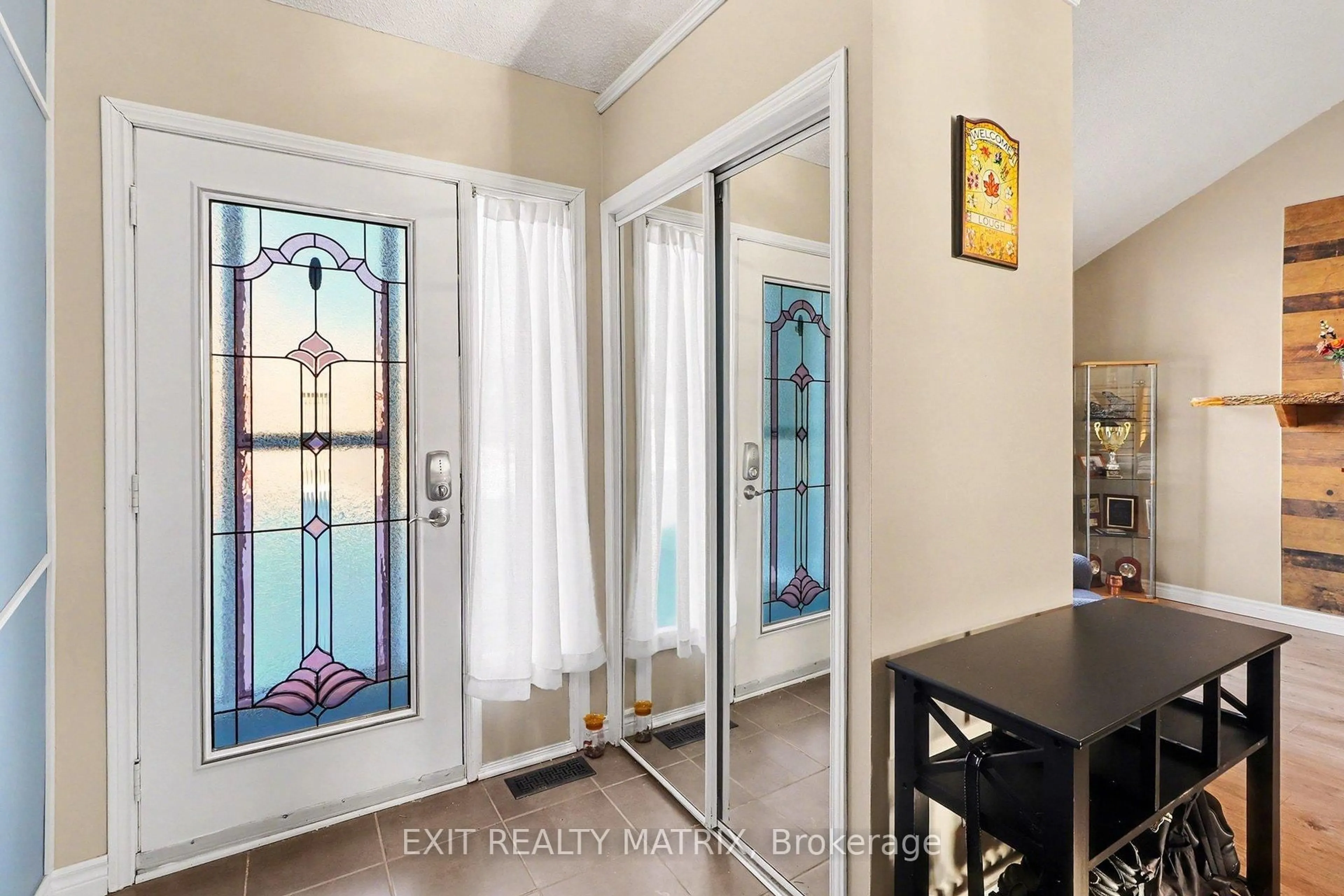 Indoor entryway for 51 Marcel St, Russell Ontario K0A 1W0