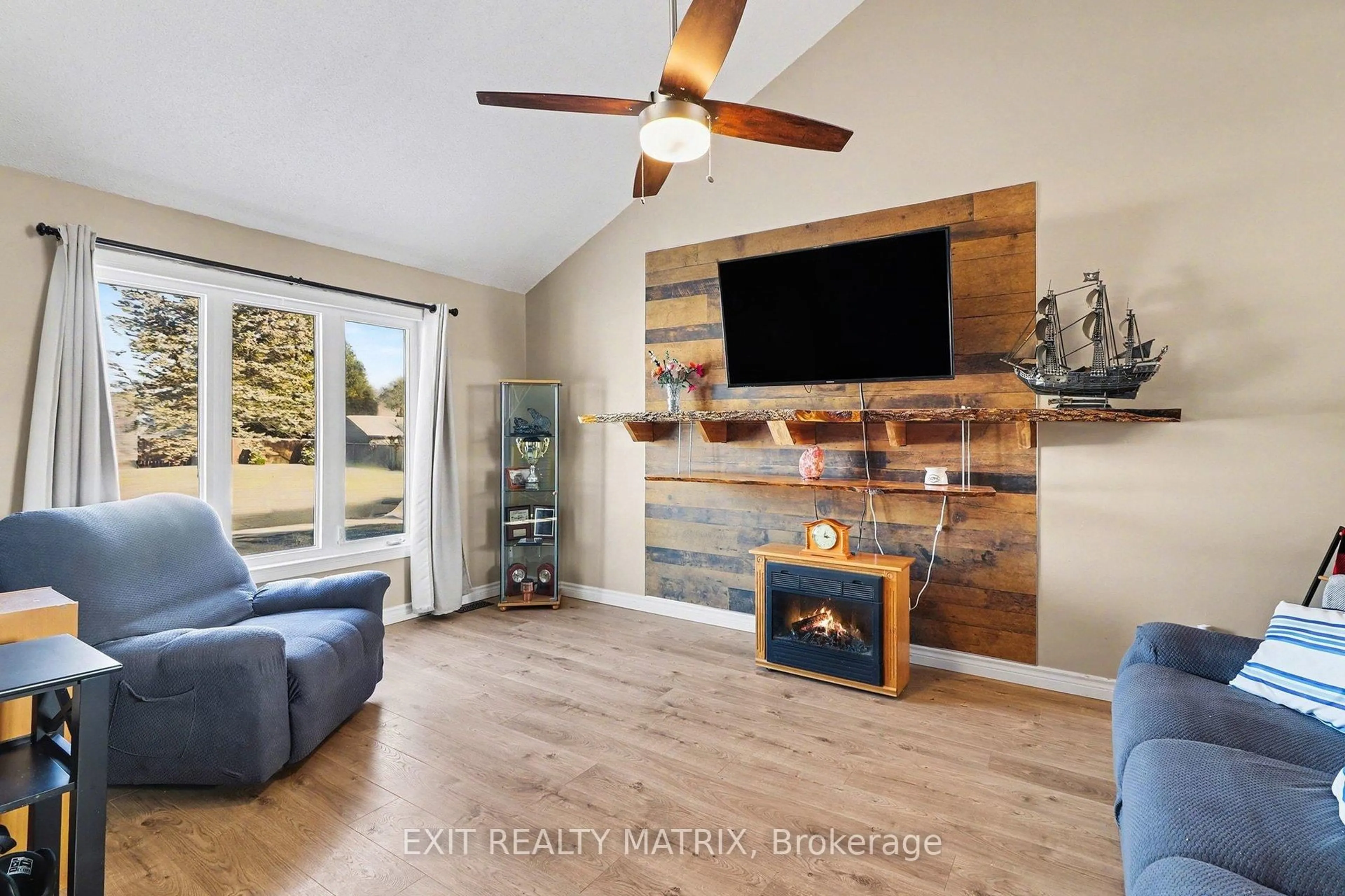 Living room with furniture, wood/laminate floor for 51 Marcel St, Russell Ontario K0A 1W0