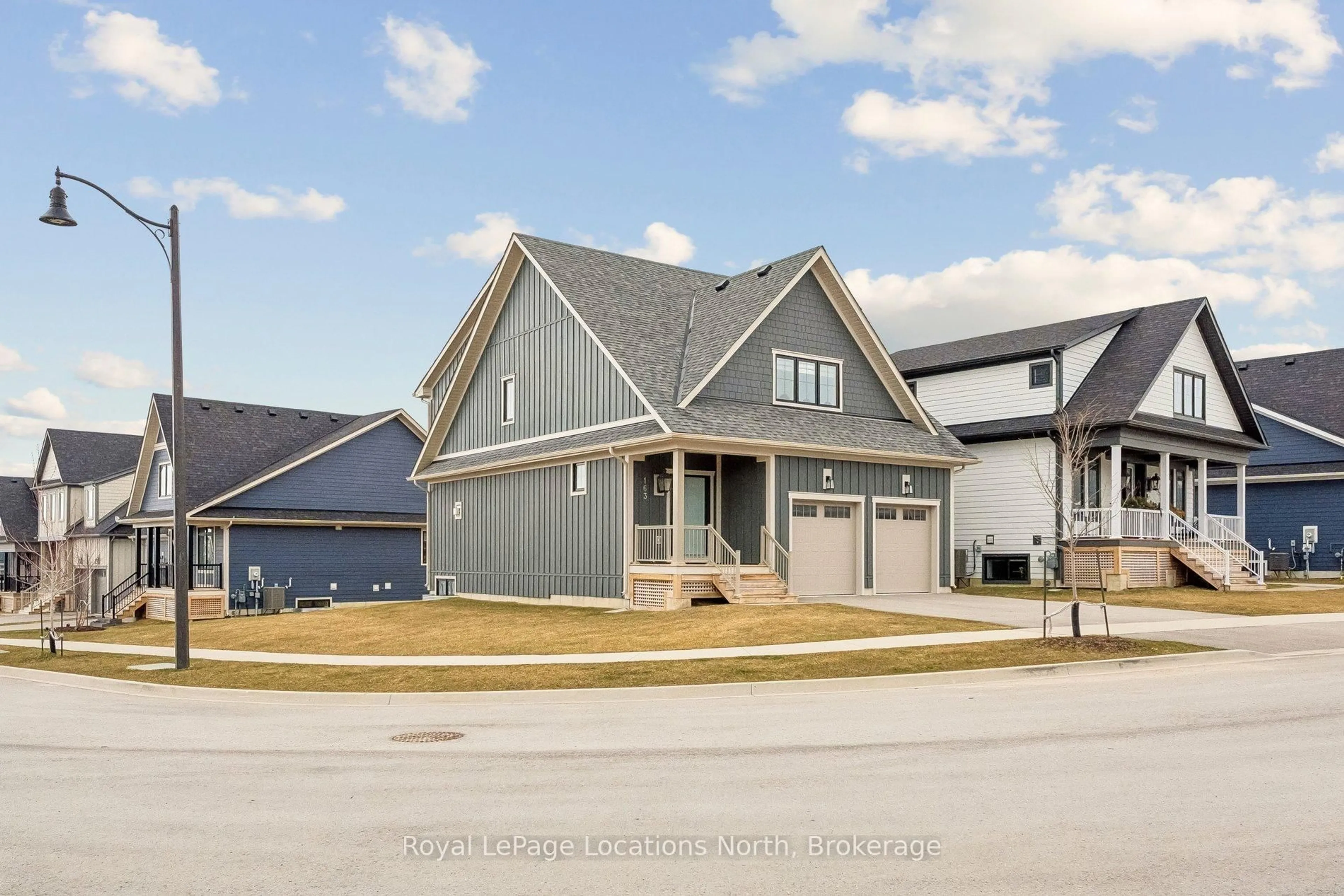 Home with vinyl exterior material, street for 163 Courtland St, Blue Mountains Ontario L9Y 5L7