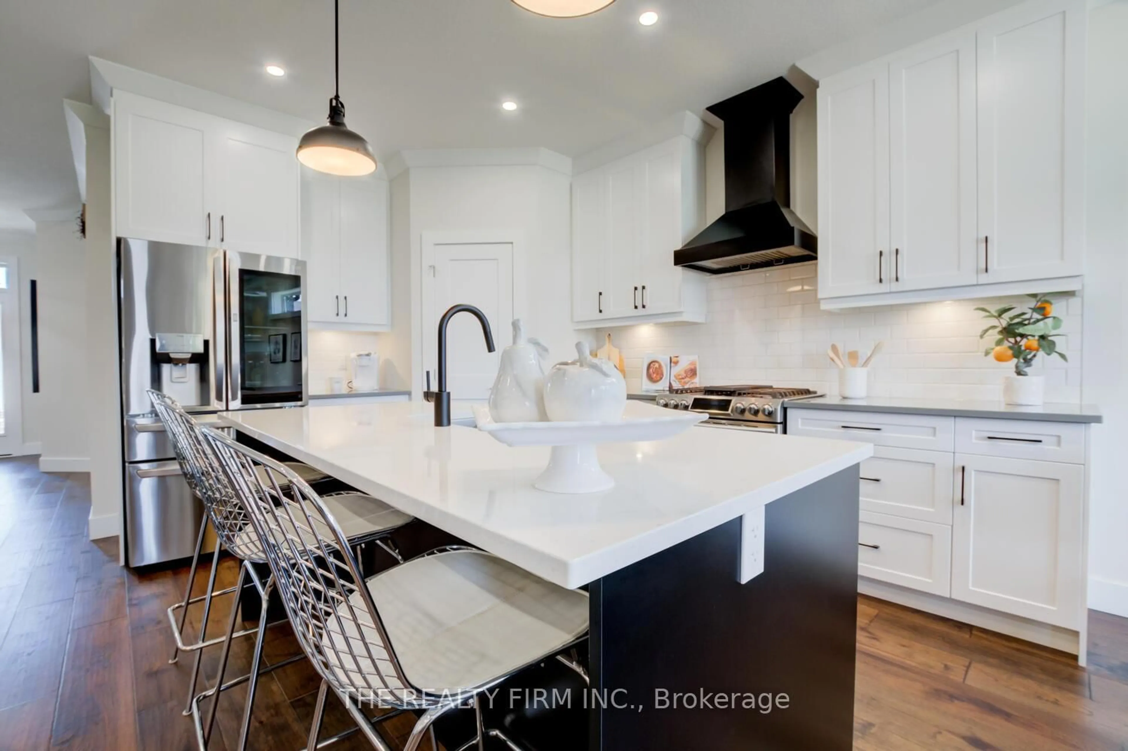 Contemporary kitchen, ceramic/tile floor for 283 Elizabeth St, Southwest Middlesex Ontario N0L 1M0