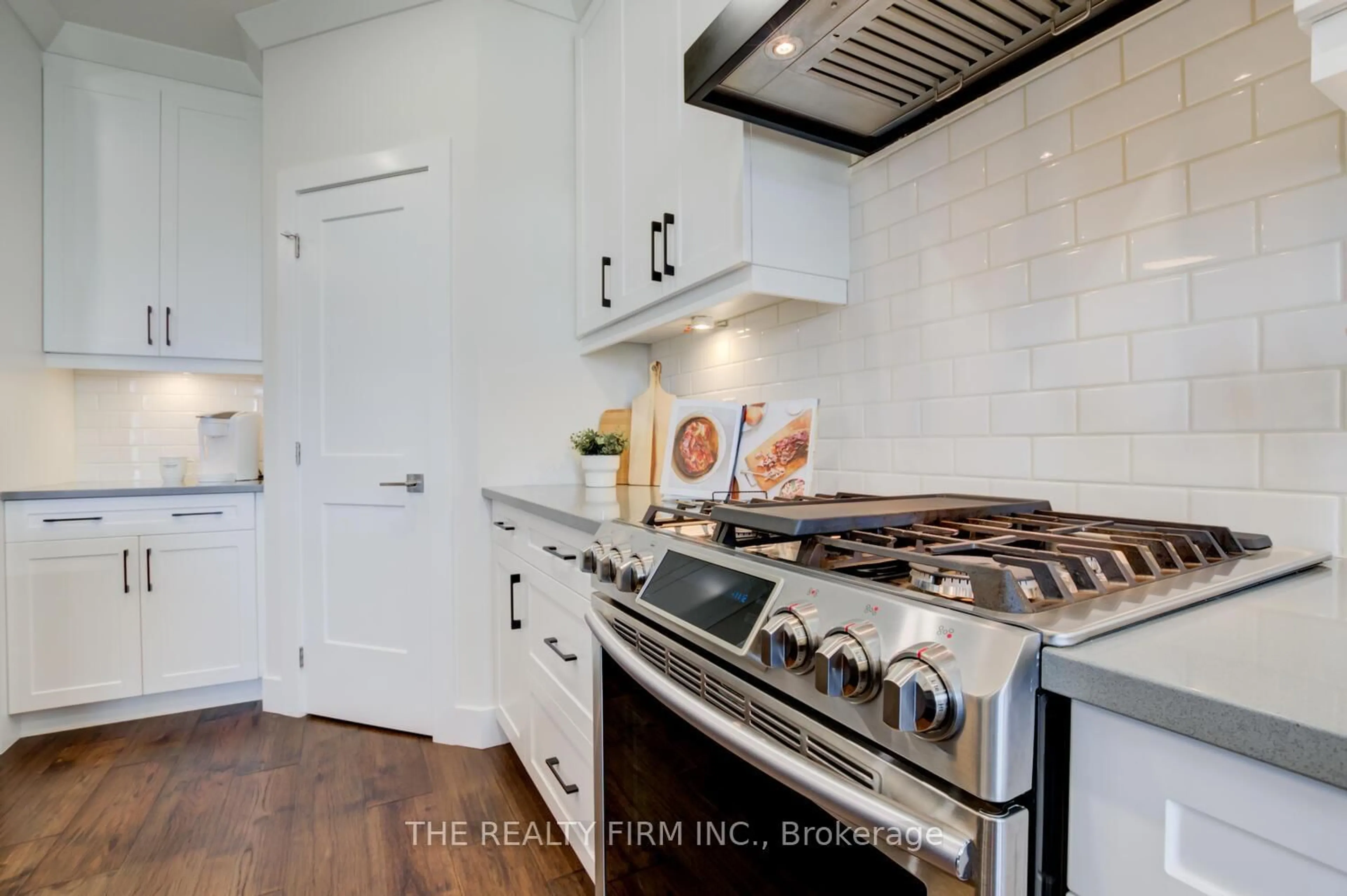 Contemporary kitchen, ceramic/tile floor for 283 Elizabeth St, Southwest Middlesex Ontario N0L 1M0