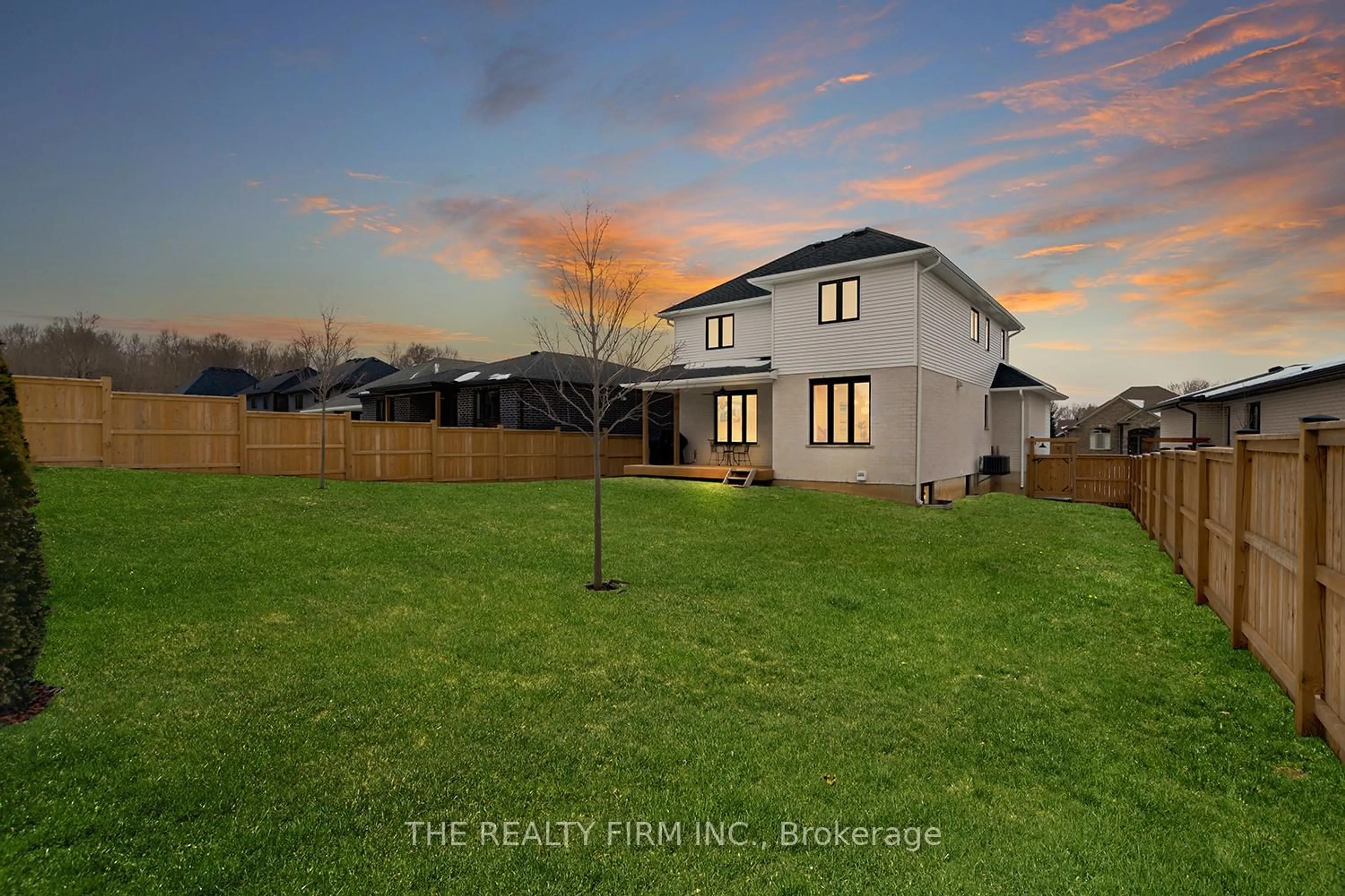 A pic from outside/outdoor area/front of a property/back of a property/a pic from drone, unknown for 291 King St, Southwest Middlesex Ontario N0L 1M0