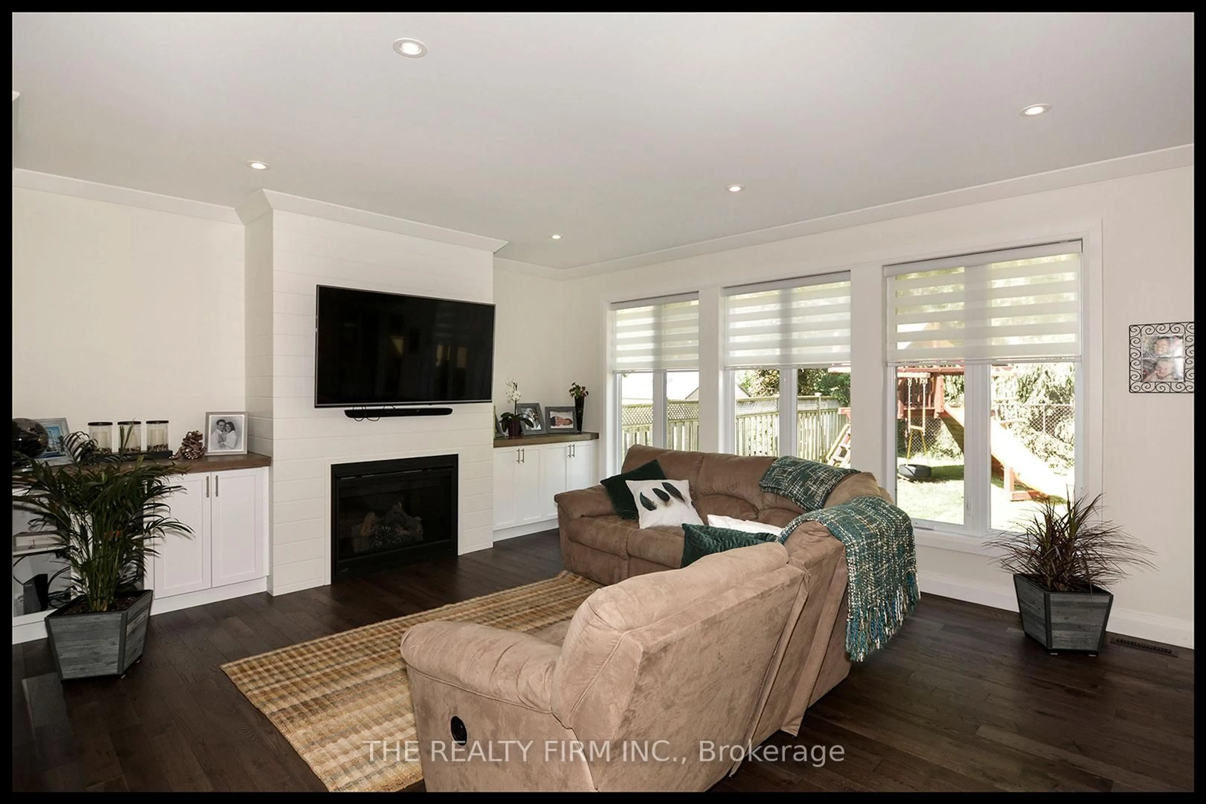 Living room with furniture, unknown for 285 Elizabeth St, Southwest Middlesex Ontario N0L 1M0