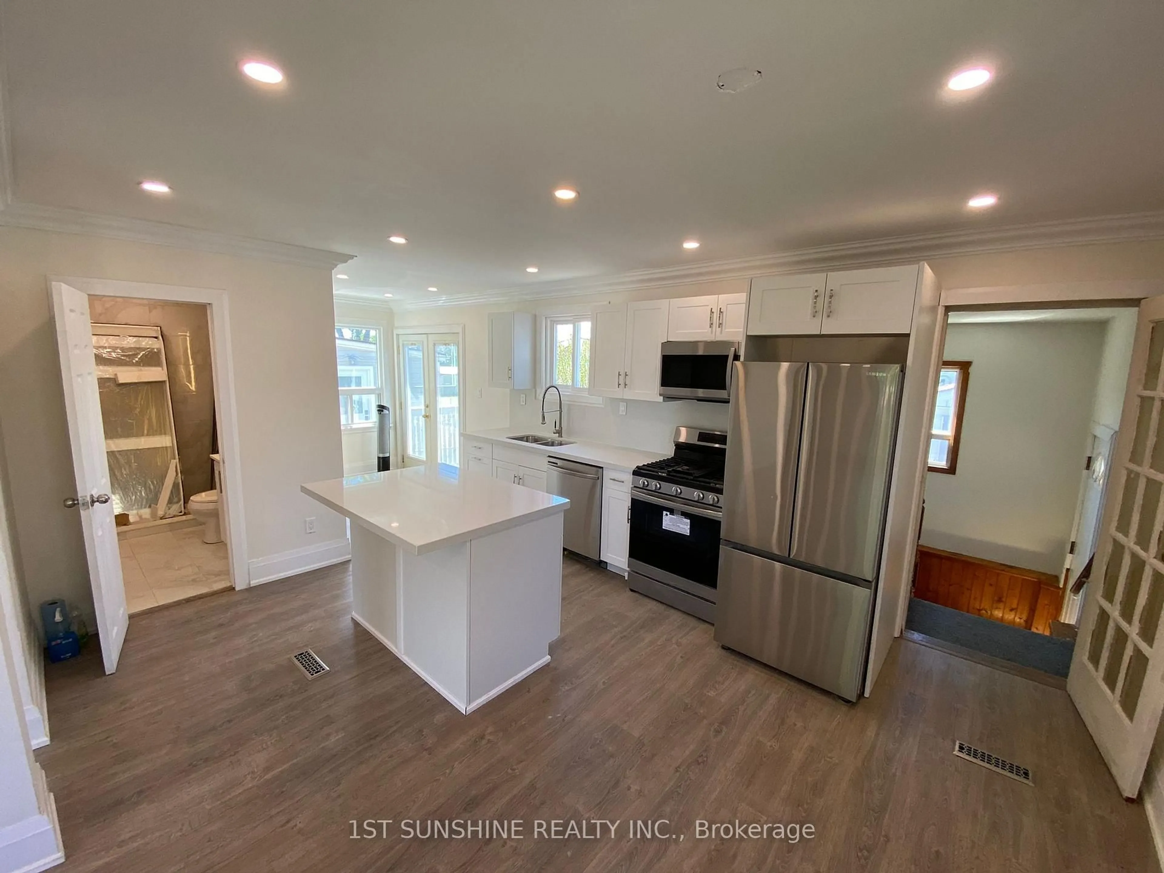 Open concept kitchen, unknown for 40 BARTLETT St, St. Catharines Ontario L2M 5L1