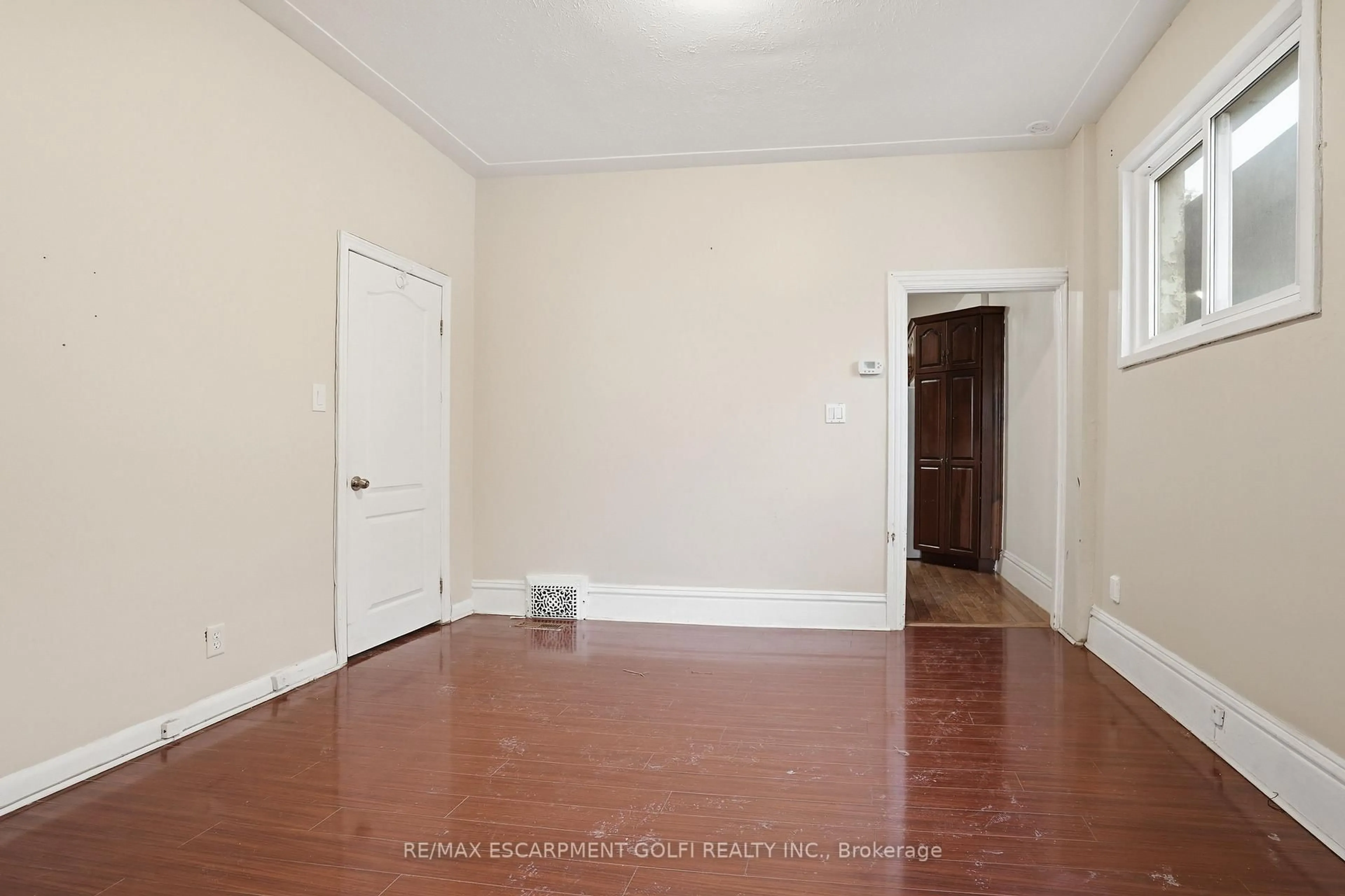 A pic of a room for 55 Cannon St, Hamilton Ontario L8R 2B4