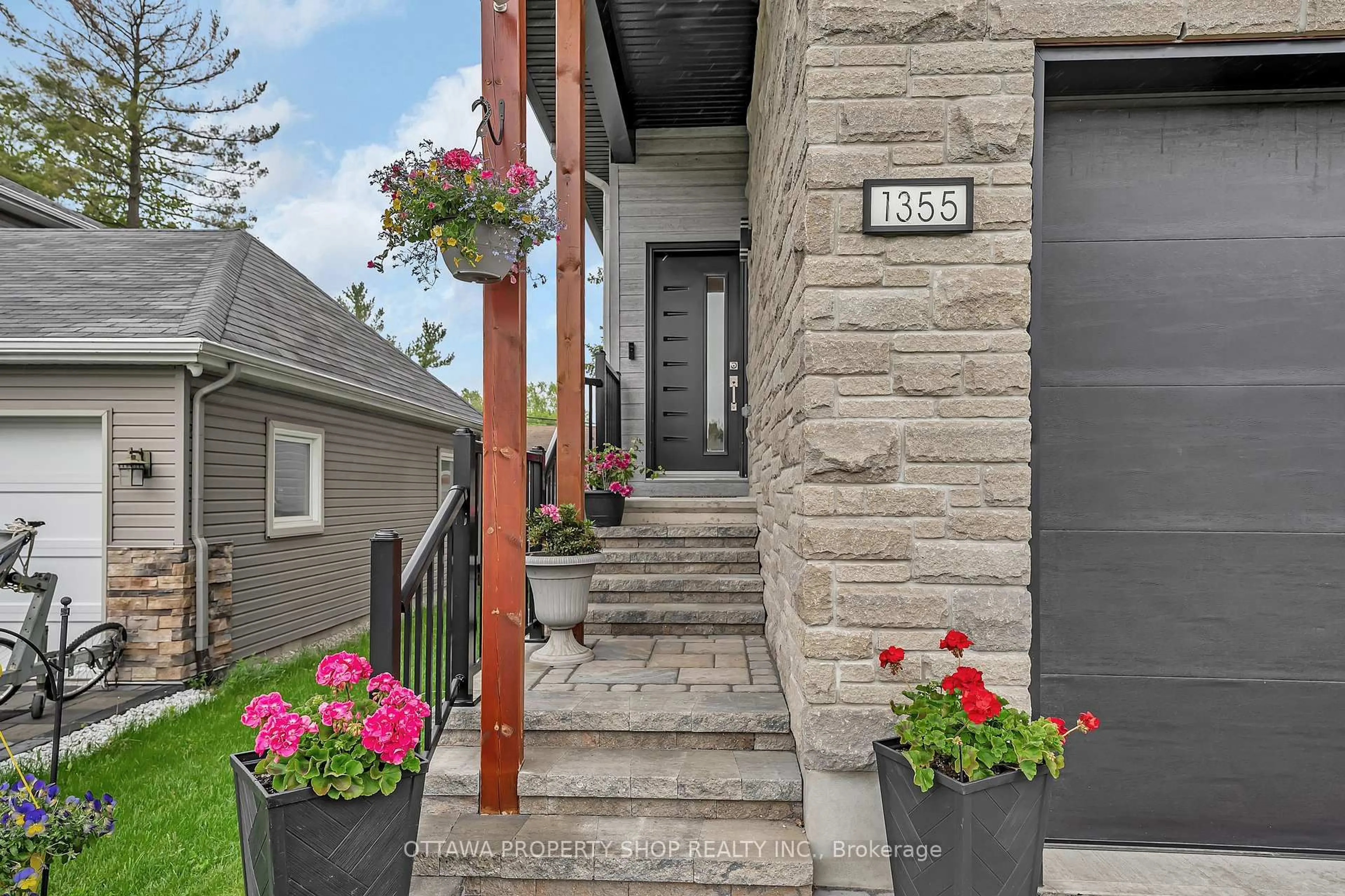 Unknown for 1355 Mory St, Ottawa Ontario K1T 1C8