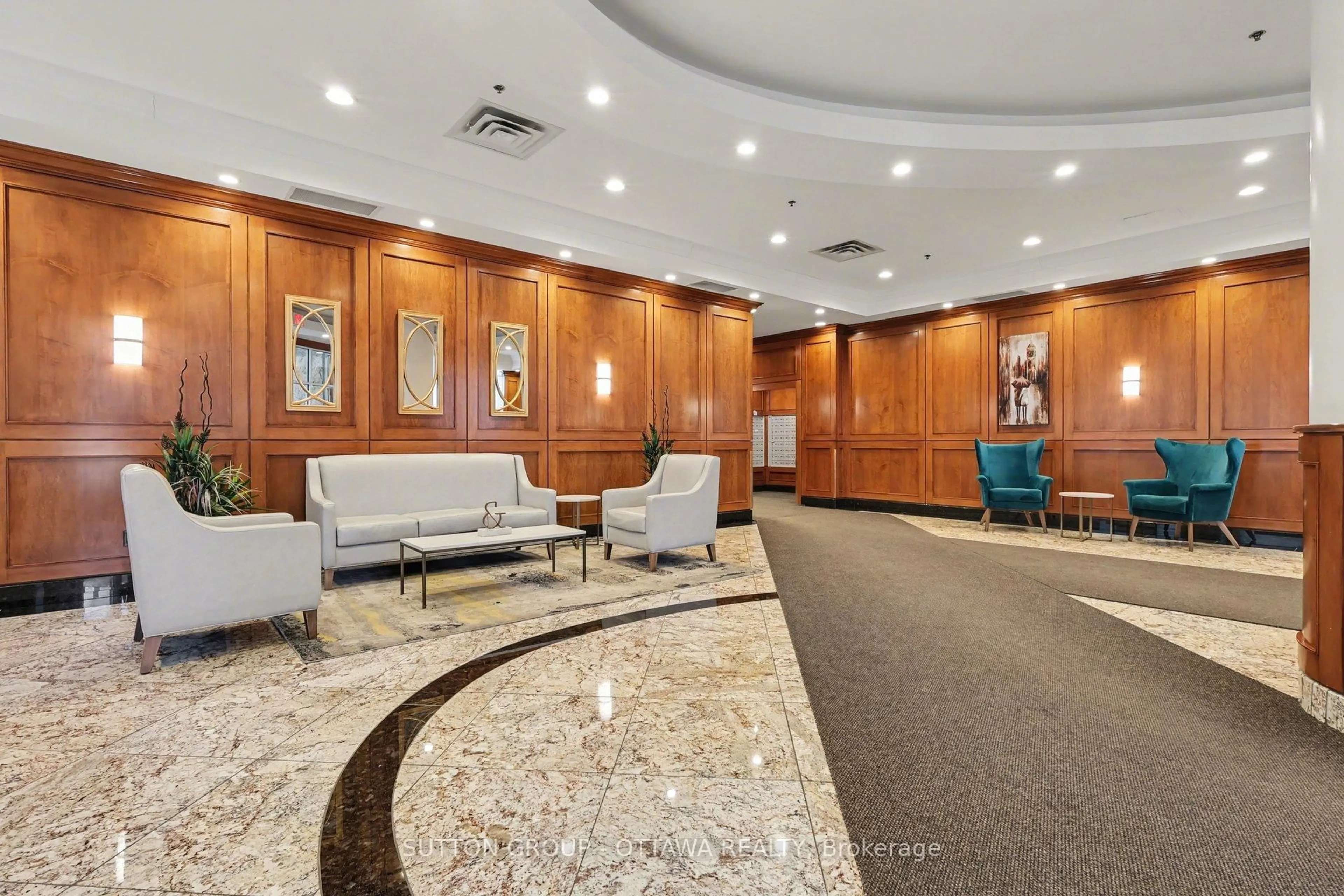 Lobby for 242 Rideau St #1807, Ottawa Ontario K1N 0B7