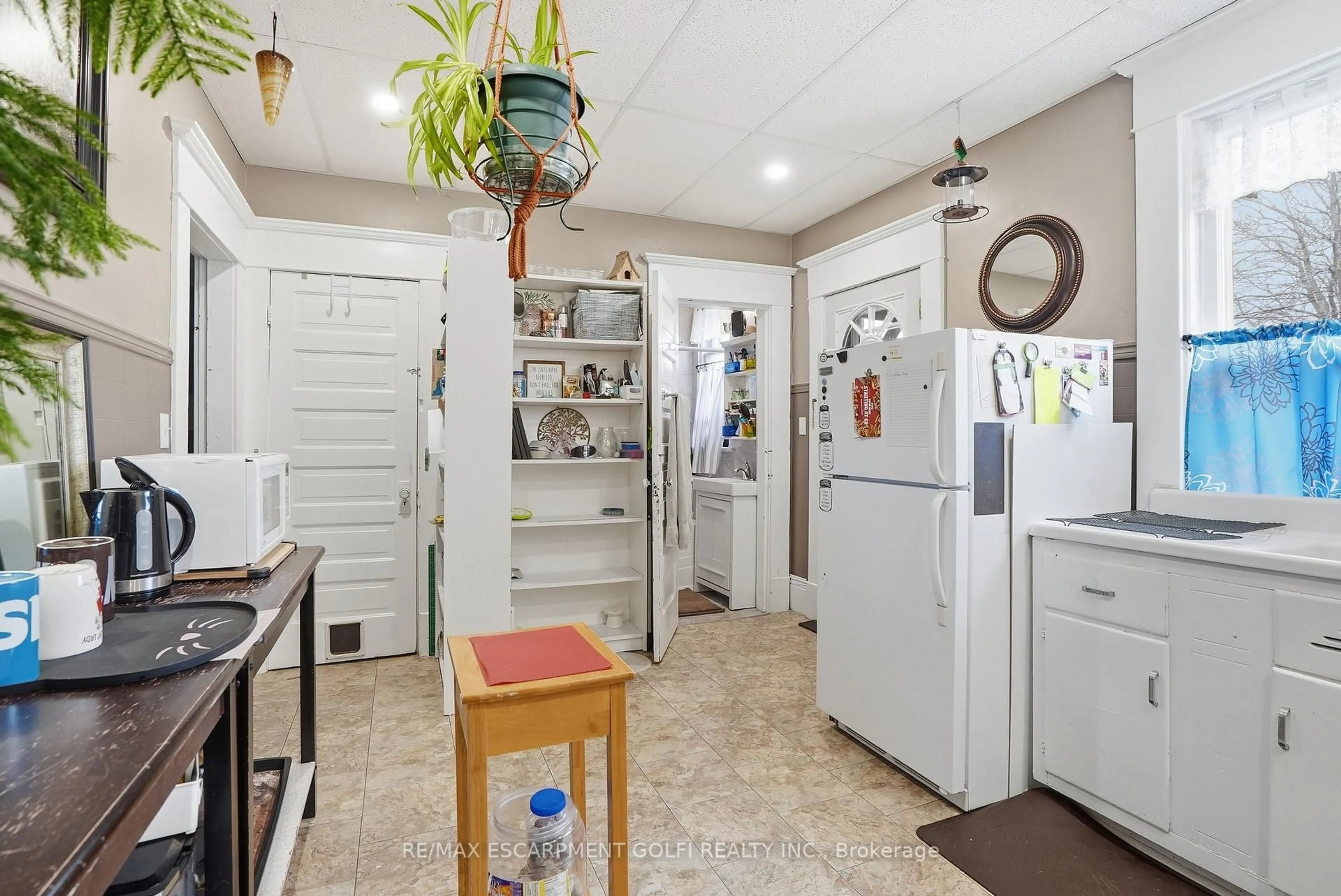 Laundry room for 55 Chatham St, Brantford Ontario N3T 2N8