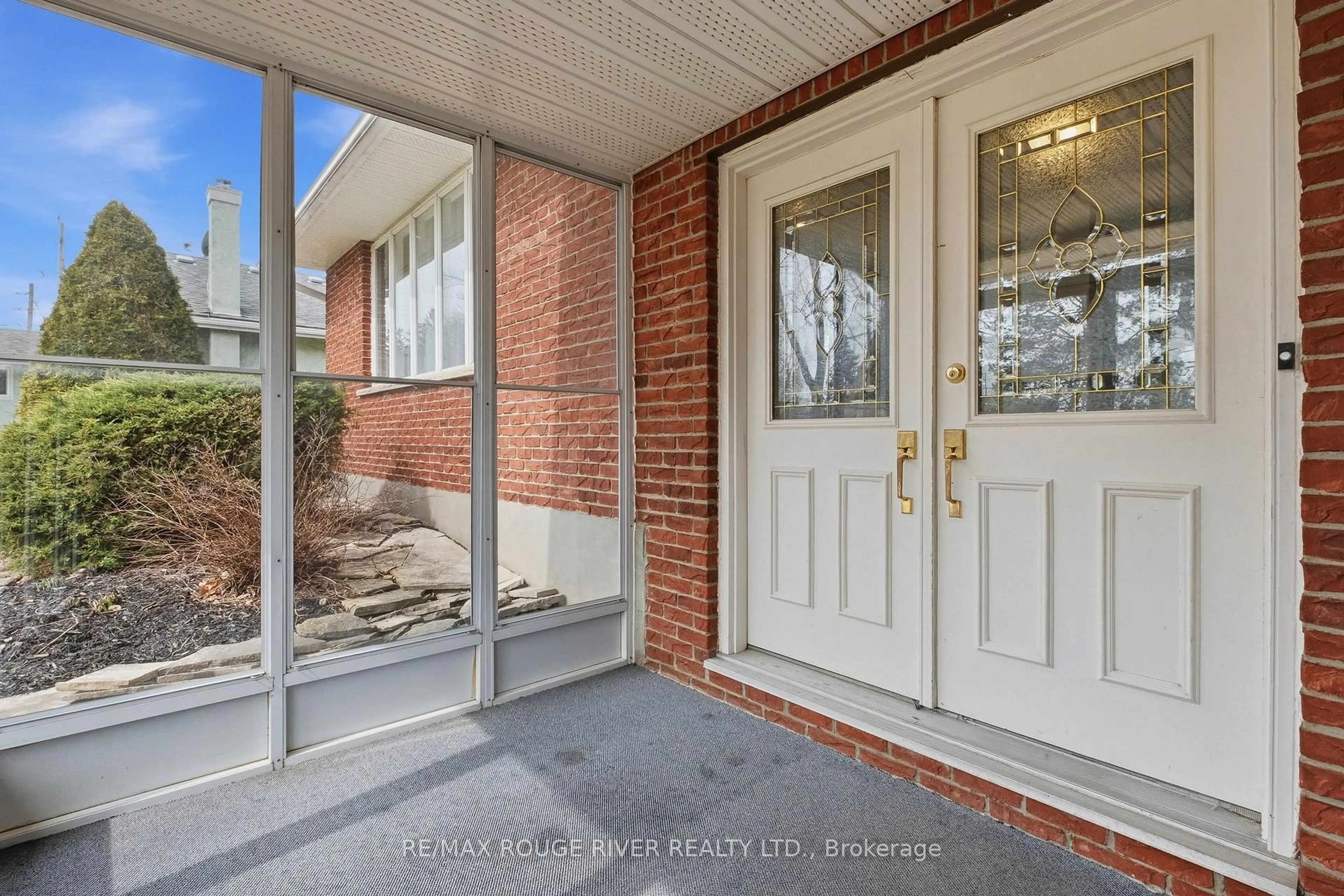 Indoor entryway for 5 Silver Cres, Port Hope Ontario L1A 2C4